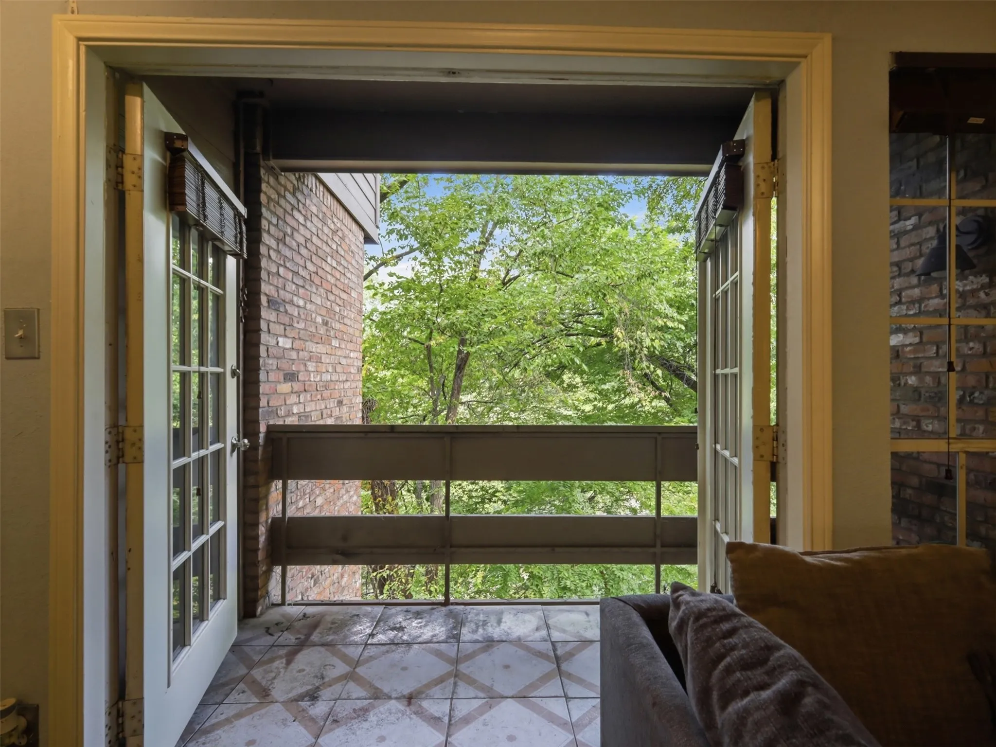 Condominium For Sale in Dallas County , 9801 Royal Lane 702, Dallas, Texas 75231, 2 Bedroom, 3 Bathroom, Garage spaces, 1,149 Sqft, built in 1981, mls#21369922, Real Estate Agent in Dallas, Homes For Sale in Dallas county, Homes For Sale in Dallas, Realtor in Dallas Texas, Real Estate Brokerage Independent Realty Texas, Luminita Cordes Realtor