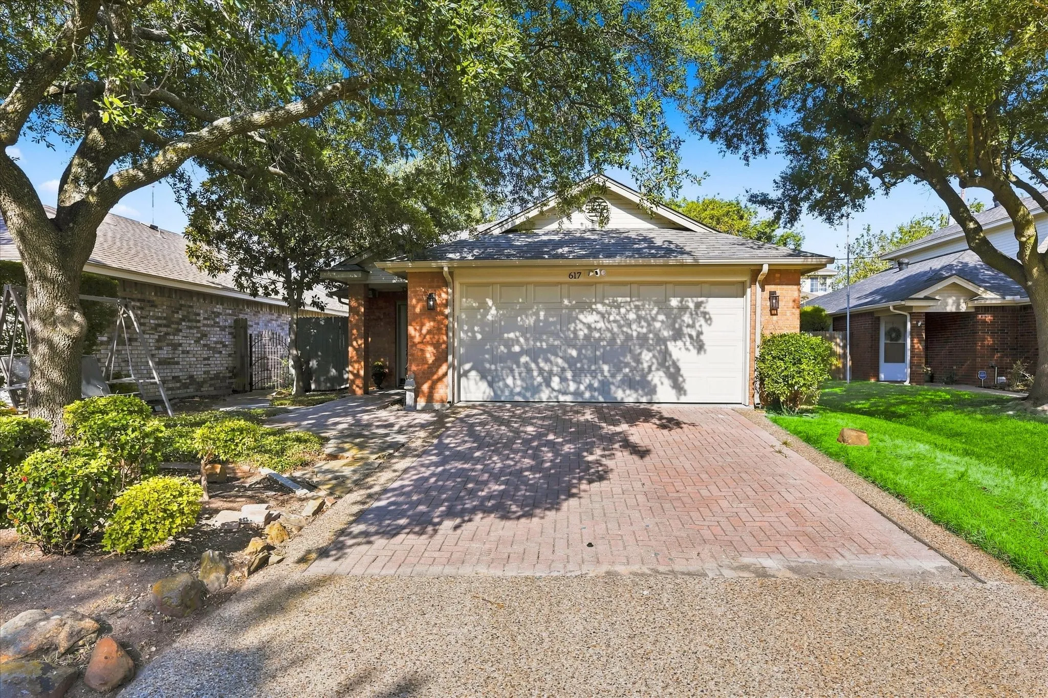 Single Family Residence For Sale in Dallas County , 617 Renaissance Place, Cedar Hill, Texas 75104, 2 Bedroom, 2 Bathroom, 2 Garage spaces, 1,276 Sqft, built in 1994, mls#21360864, Real Estate Agent in Cedar Hill, Homes For Sale in Dallas county, Homes For Sale in Cedar Hill, Realtor in Cedar Hill Texas, Real Estate Brokerage Independent Realty Texas, Luminita Cordes Realtor