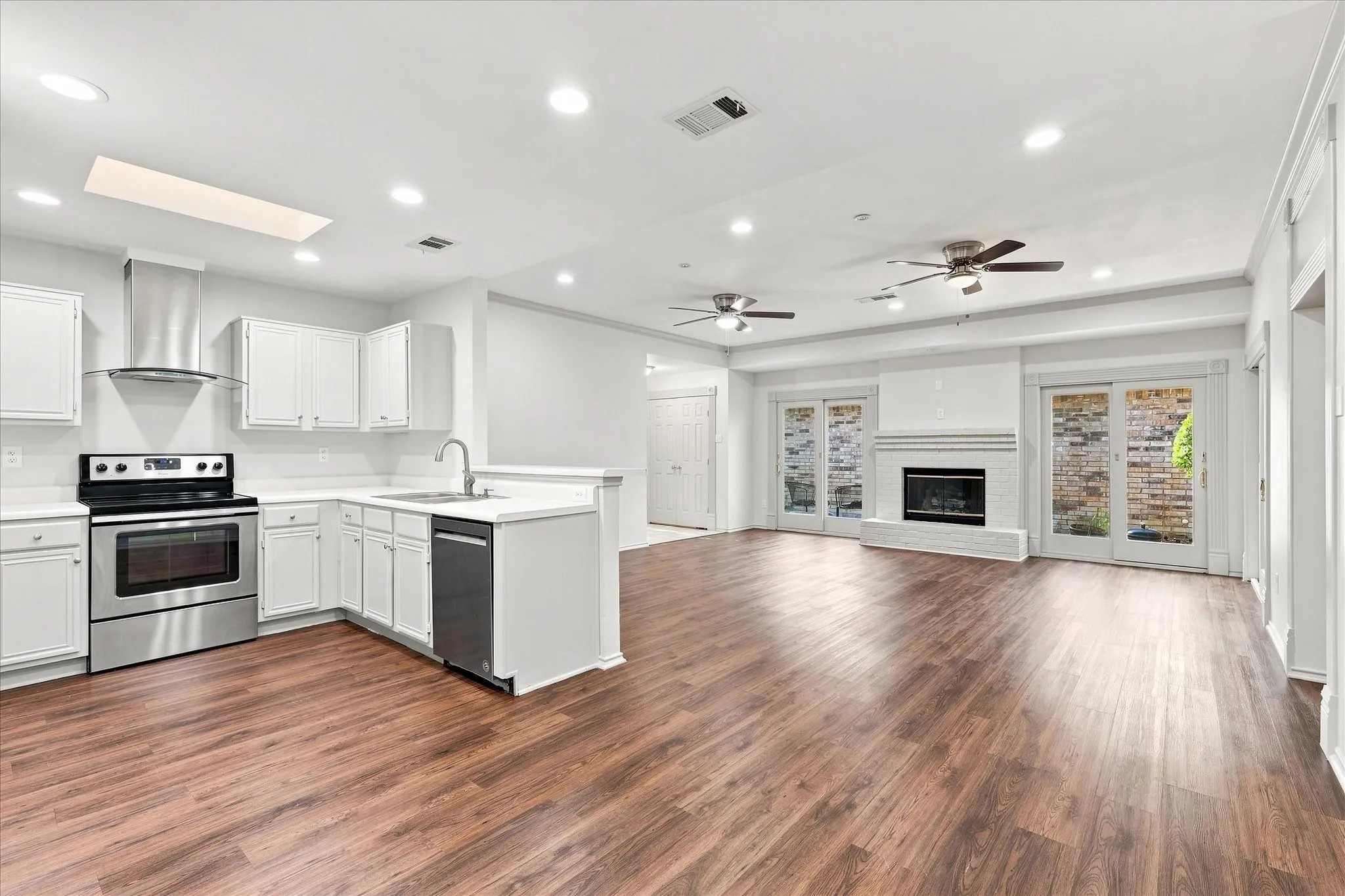 Single Family Residence For Sale in Dallas County , 617 Renaissance Place, Cedar Hill, Texas 75104, 2 Bedroom, 2 Bathroom, 2 Garage spaces, 1,276 Sqft, built in 1994, mls#21360864, Real Estate Agent in Cedar Hill, Homes For Sale in Dallas county, Homes For Sale in Cedar Hill, Realtor in Cedar Hill Texas, Real Estate Brokerage Independent Realty Texas, Luminita Cordes Realtor