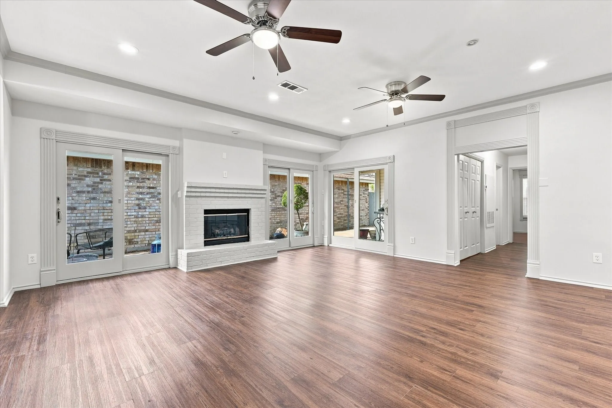 Single Family Residence For Sale in Dallas County , 617 Renaissance Place, Cedar Hill, Texas 75104, 2 Bedroom, 2 Bathroom, 2 Garage spaces, 1,276 Sqft, built in 1994, mls#21360864, Real Estate Agent in Cedar Hill, Homes For Sale in Dallas county, Homes For Sale in Cedar Hill, Realtor in Cedar Hill Texas, Real Estate Brokerage Independent Realty Texas, Luminita Cordes Realtor