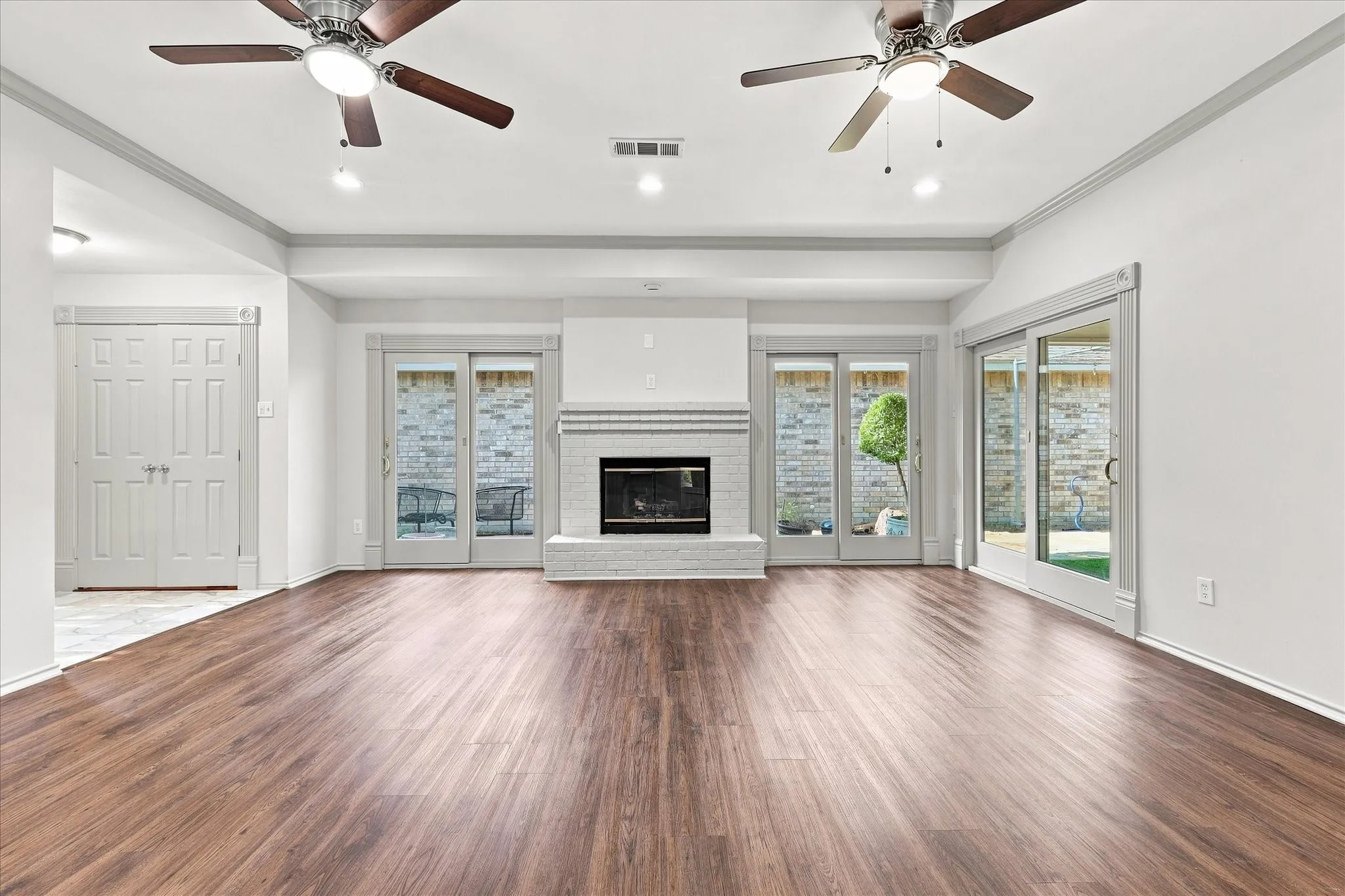 Single Family Residence For Sale in Dallas County , 617 Renaissance Place, Cedar Hill, Texas 75104, 2 Bedroom, 2 Bathroom, 2 Garage spaces, 1,276 Sqft, built in 1994, mls#21360864, Real Estate Agent in Cedar Hill, Homes For Sale in Dallas county, Homes For Sale in Cedar Hill, Realtor in Cedar Hill Texas, Real Estate Brokerage Independent Realty Texas, Luminita Cordes Realtor