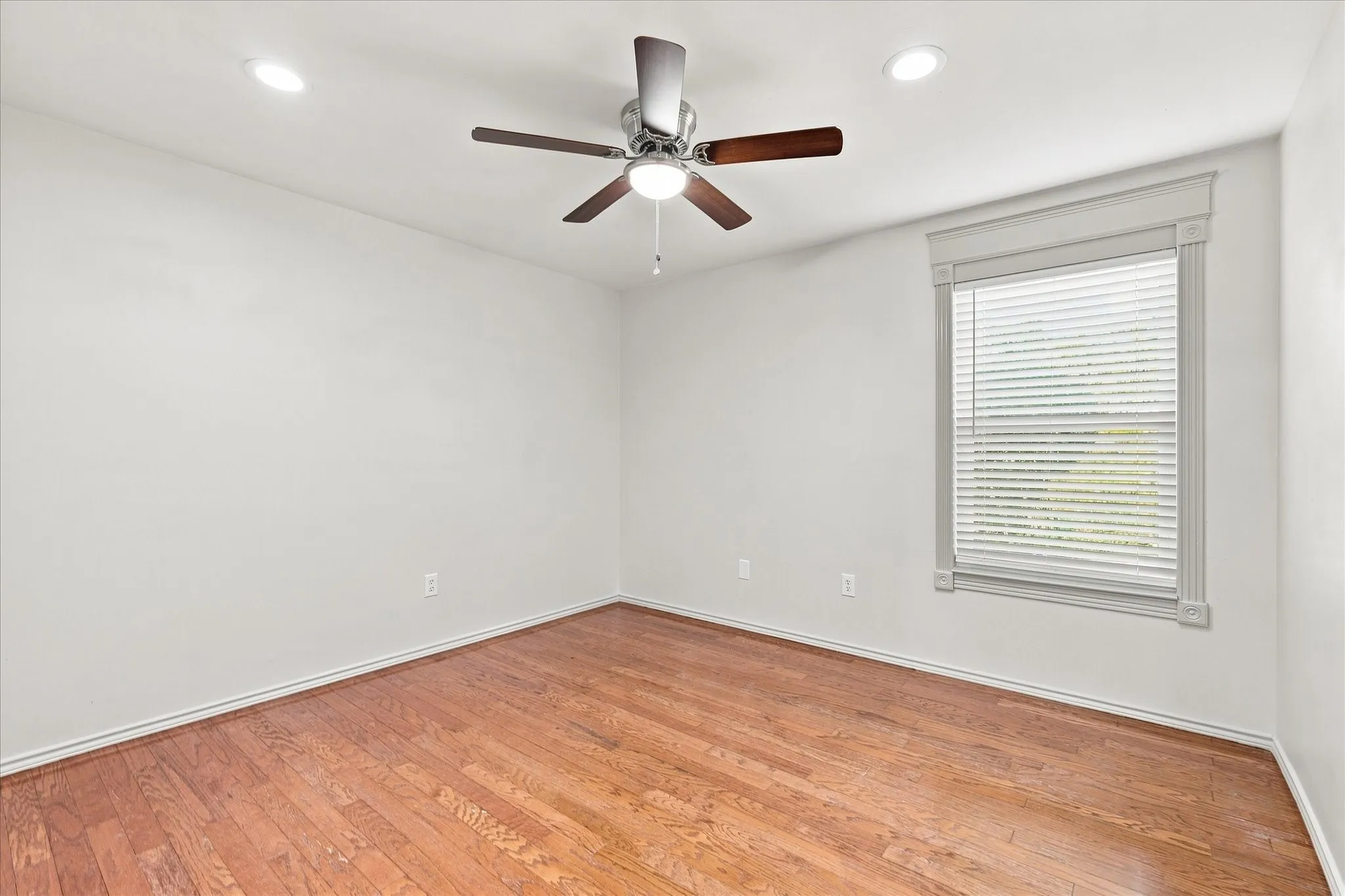 Single Family Residence For Sale in Dallas County , 617 Renaissance Place, Cedar Hill, Texas 75104, 2 Bedroom, 2 Bathroom, 2 Garage spaces, 1,276 Sqft, built in 1994, mls#21360864, Real Estate Agent in Cedar Hill, Homes For Sale in Dallas county, Homes For Sale in Cedar Hill, Realtor in Cedar Hill Texas, Real Estate Brokerage Independent Realty Texas, Luminita Cordes Realtor