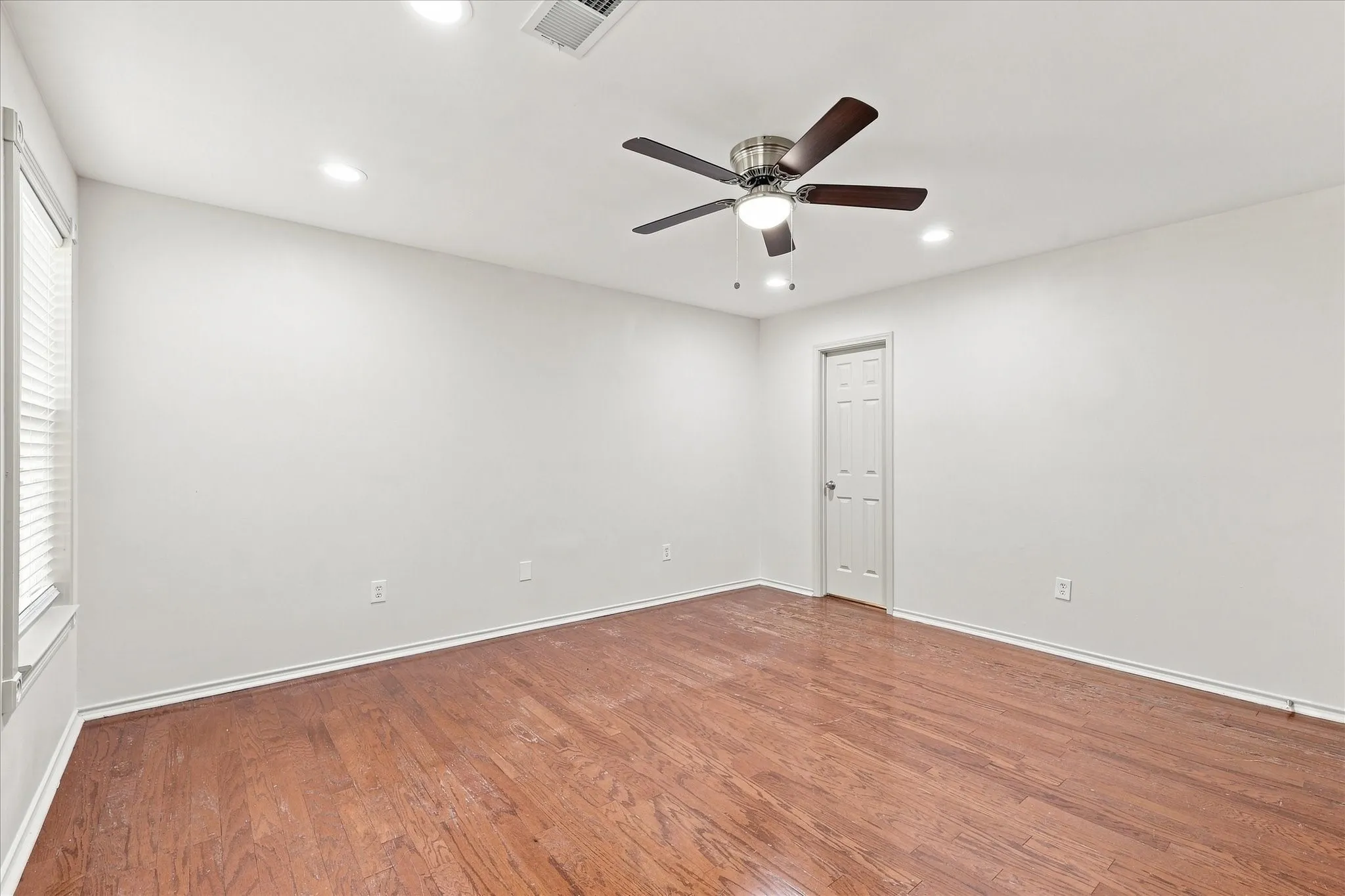 Single Family Residence For Sale in Dallas County , 617 Renaissance Place, Cedar Hill, Texas 75104, 2 Bedroom, 2 Bathroom, 2 Garage spaces, 1,276 Sqft, built in 1994, mls#21360864, Real Estate Agent in Cedar Hill, Homes For Sale in Dallas county, Homes For Sale in Cedar Hill, Realtor in Cedar Hill Texas, Real Estate Brokerage Independent Realty Texas, Luminita Cordes Realtor