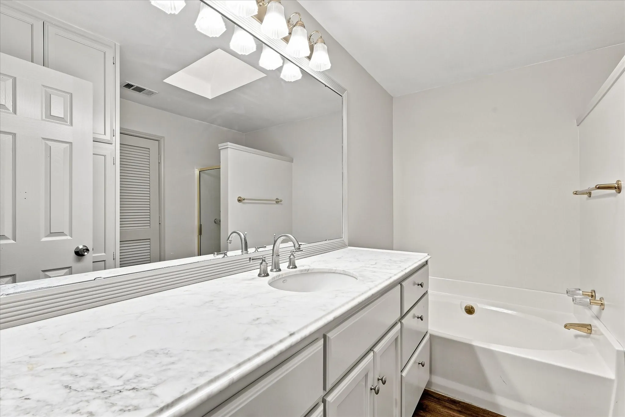 Single Family Residence For Sale in Dallas County , 617 Renaissance Place, Cedar Hill, Texas 75104, 2 Bedroom, 2 Bathroom, 2 Garage spaces, 1,276 Sqft, built in 1994, mls#21360864, Real Estate Agent in Cedar Hill, Homes For Sale in Dallas county, Homes For Sale in Cedar Hill, Realtor in Cedar Hill Texas, Real Estate Brokerage Independent Realty Texas, Luminita Cordes Realtor