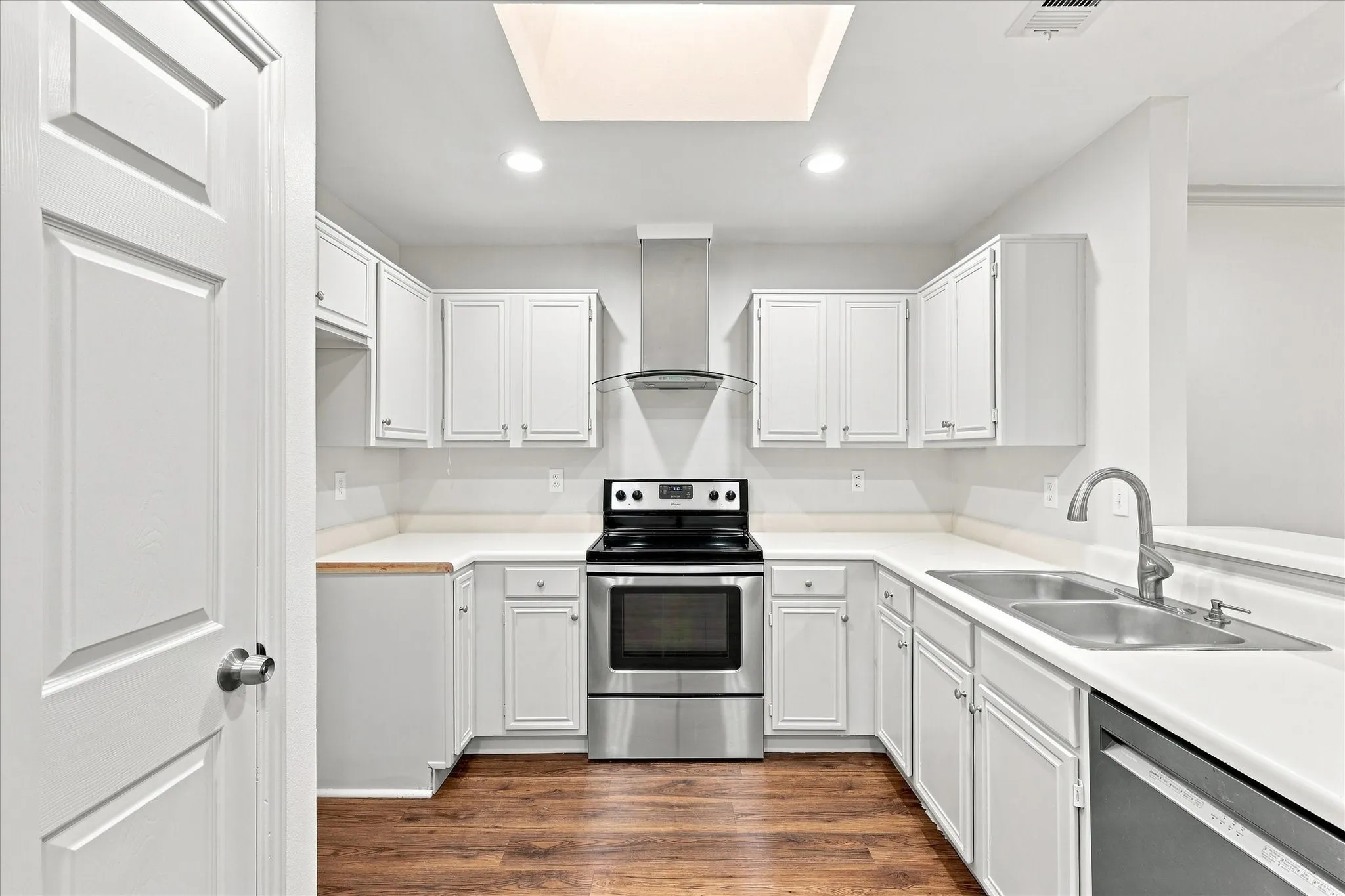 Single Family Residence For Sale in Dallas County , 617 Renaissance Place, Cedar Hill, Texas 75104, 2 Bedroom, 2 Bathroom, 2 Garage spaces, 1,276 Sqft, built in 1994, mls#21360864, Real Estate Agent in Cedar Hill, Homes For Sale in Dallas county, Homes For Sale in Cedar Hill, Realtor in Cedar Hill Texas, Real Estate Brokerage Independent Realty Texas, Luminita Cordes Realtor