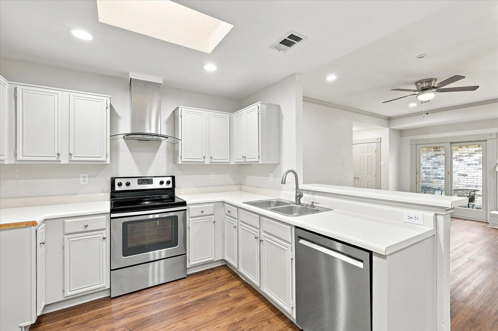 Single Family Residence For Sale in Dallas County , 617 Renaissance Place, Cedar Hill, Texas 75104, 2 Bedroom, 2 Bathroom, 2 Garage spaces, 1,276 Sqft, built in 1994, mls#21360864, Real Estate Agent in Cedar Hill, Homes For Sale in Dallas county, Homes For Sale in Cedar Hill, Realtor in Cedar Hill Texas, Real Estate Brokerage Independent Realty Texas, Luminita Cordes Realtor