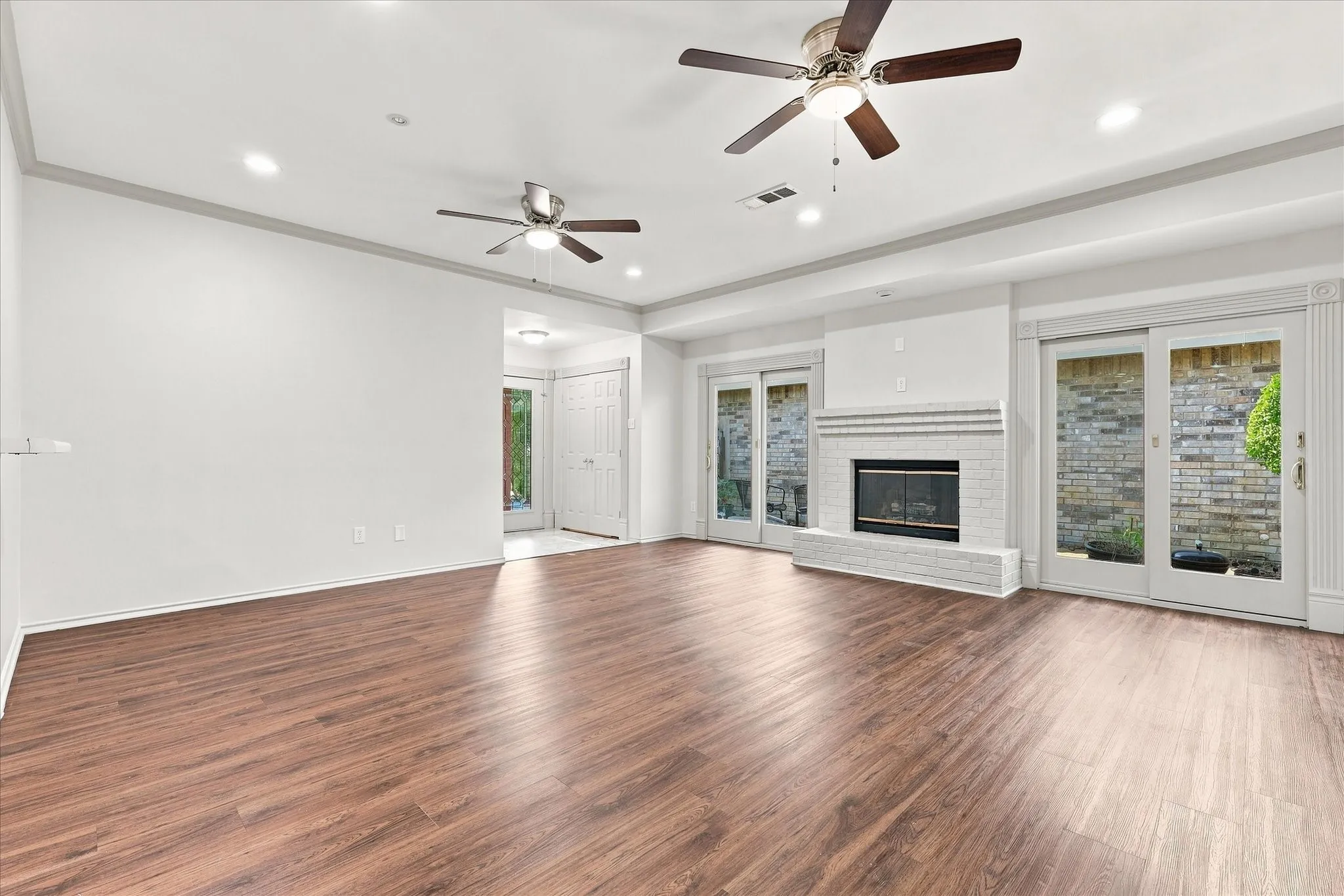 Single Family Residence For Sale in Dallas County , 617 Renaissance Place, Cedar Hill, Texas 75104, 2 Bedroom, 2 Bathroom, 2 Garage spaces, 1,276 Sqft, built in 1994, mls#21360864, Real Estate Agent in Cedar Hill, Homes For Sale in Dallas county, Homes For Sale in Cedar Hill, Realtor in Cedar Hill Texas, Real Estate Brokerage Independent Realty Texas, Luminita Cordes Realtor