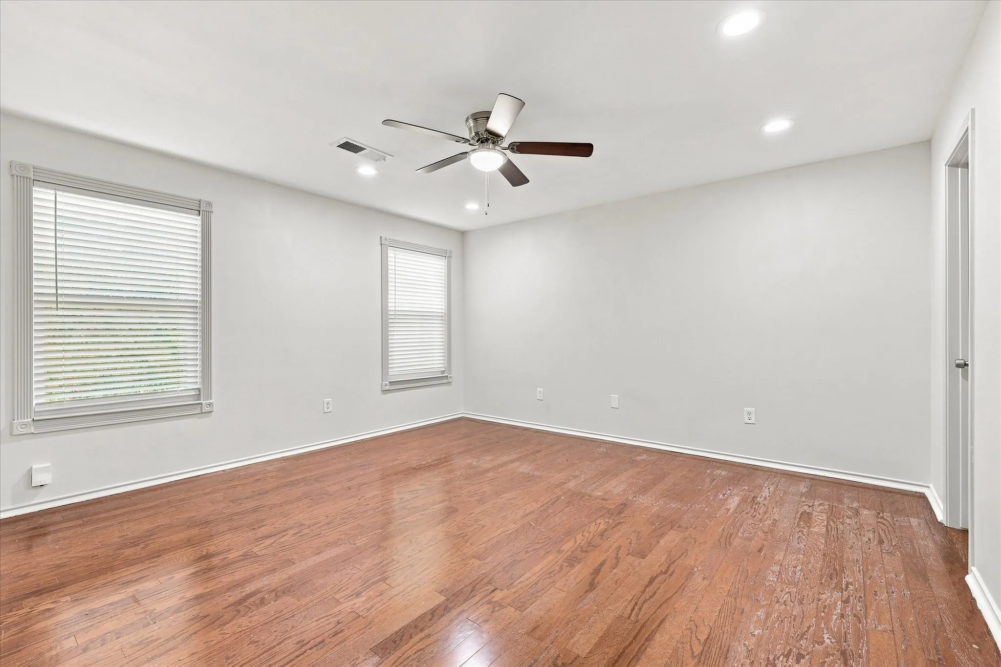 Single Family Residence For Sale in Dallas County , 617 Renaissance Place, Cedar Hill, Texas 75104, 2 Bedroom, 2 Bathroom, 2 Garage spaces, 1,276 Sqft, built in 1994, mls#21360864, Real Estate Agent in Cedar Hill, Homes For Sale in Dallas county, Homes For Sale in Cedar Hill, Realtor in Cedar Hill Texas, Real Estate Brokerage Independent Realty Texas, Luminita Cordes Realtor