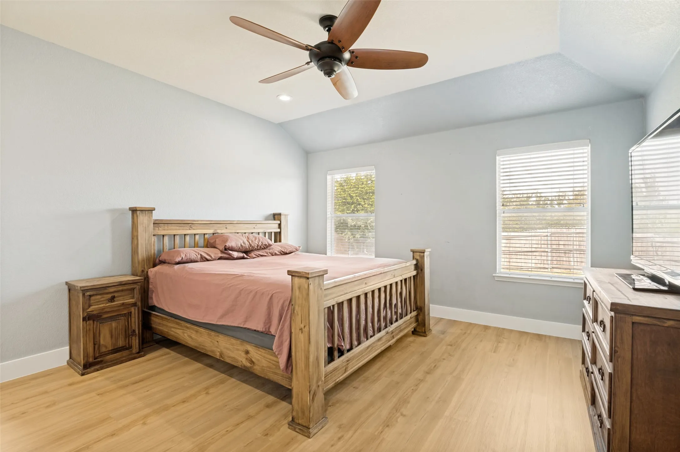 Single Family Residence For Sale in Ellis County , 1809 Millbrook Drive, Midlothian, Texas 76065, 4 Bedroom, 2 Bathroom, 2 Garage spaces, 1,978 Sqft, built in 2005, mls#21218379, Real Estate Agent in Midlothian, Homes For Sale in Ellis county, Homes For Sale in Midlothian, Realtor in Midlothian Texas, Real Estate Brokerage Independent Realty Texas, Luminita Cordes Realtor