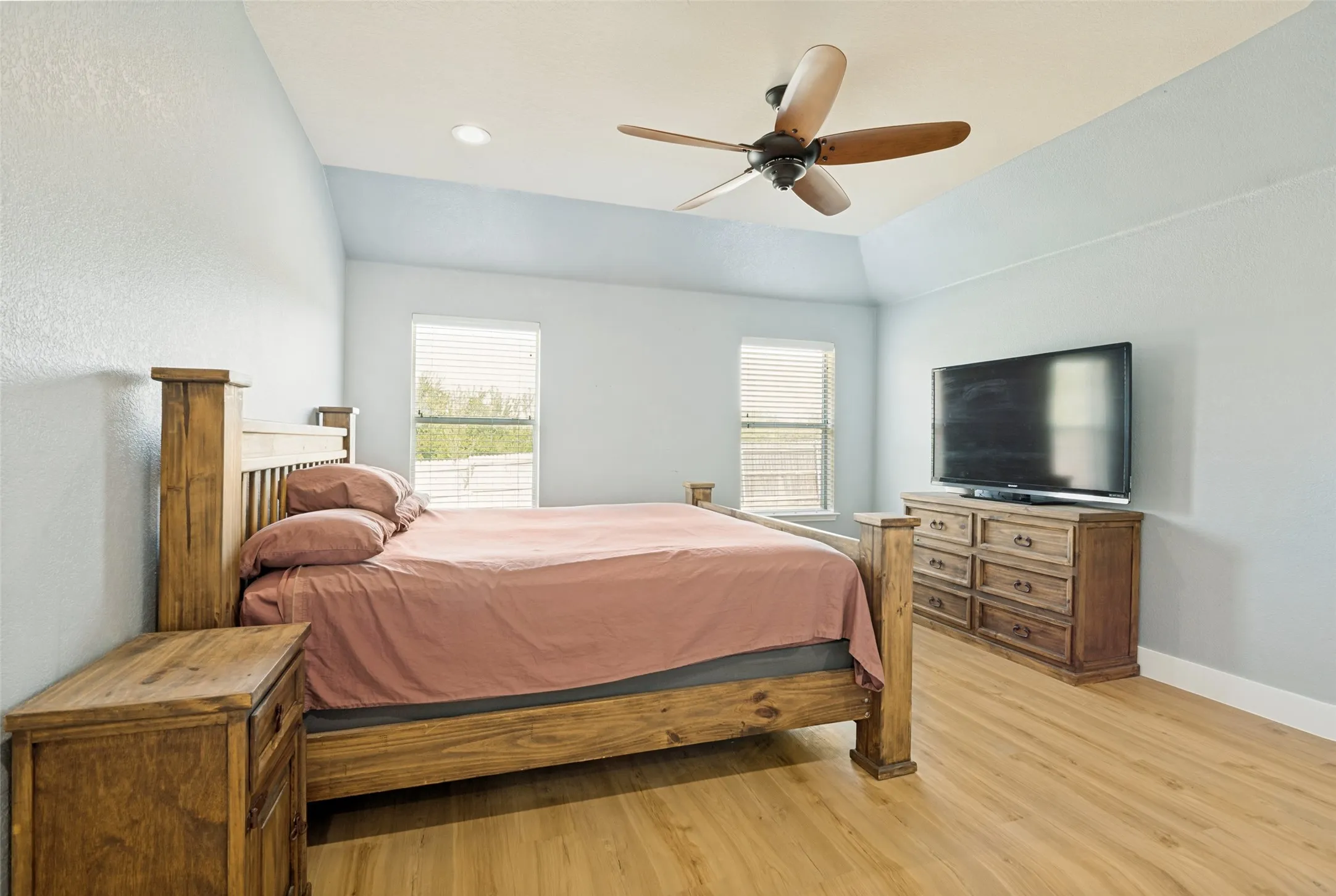 Single Family Residence For Sale in Ellis County , 1809 Millbrook Drive, Midlothian, Texas 76065, 4 Bedroom, 2 Bathroom, 2 Garage spaces, 1,978 Sqft, built in 2005, mls#21218379, Real Estate Agent in Midlothian, Homes For Sale in Ellis county, Homes For Sale in Midlothian, Realtor in Midlothian Texas, Real Estate Brokerage Independent Realty Texas, Luminita Cordes Realtor