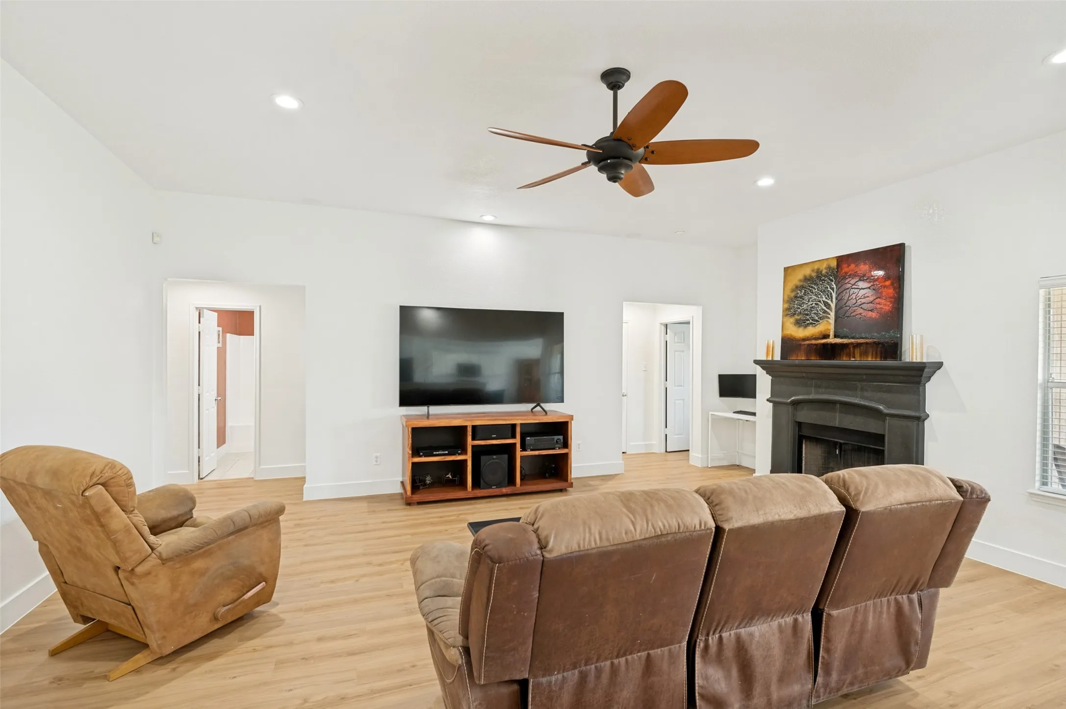 Single Family Residence For Sale in Ellis County , 1809 Millbrook Drive, Midlothian, Texas 76065, 4 Bedroom, 2 Bathroom, 2 Garage spaces, 1,978 Sqft, built in 2005, mls#21218379, Real Estate Agent in Midlothian, Homes For Sale in Ellis county, Homes For Sale in Midlothian, Realtor in Midlothian Texas, Real Estate Brokerage Independent Realty Texas, Luminita Cordes Realtor