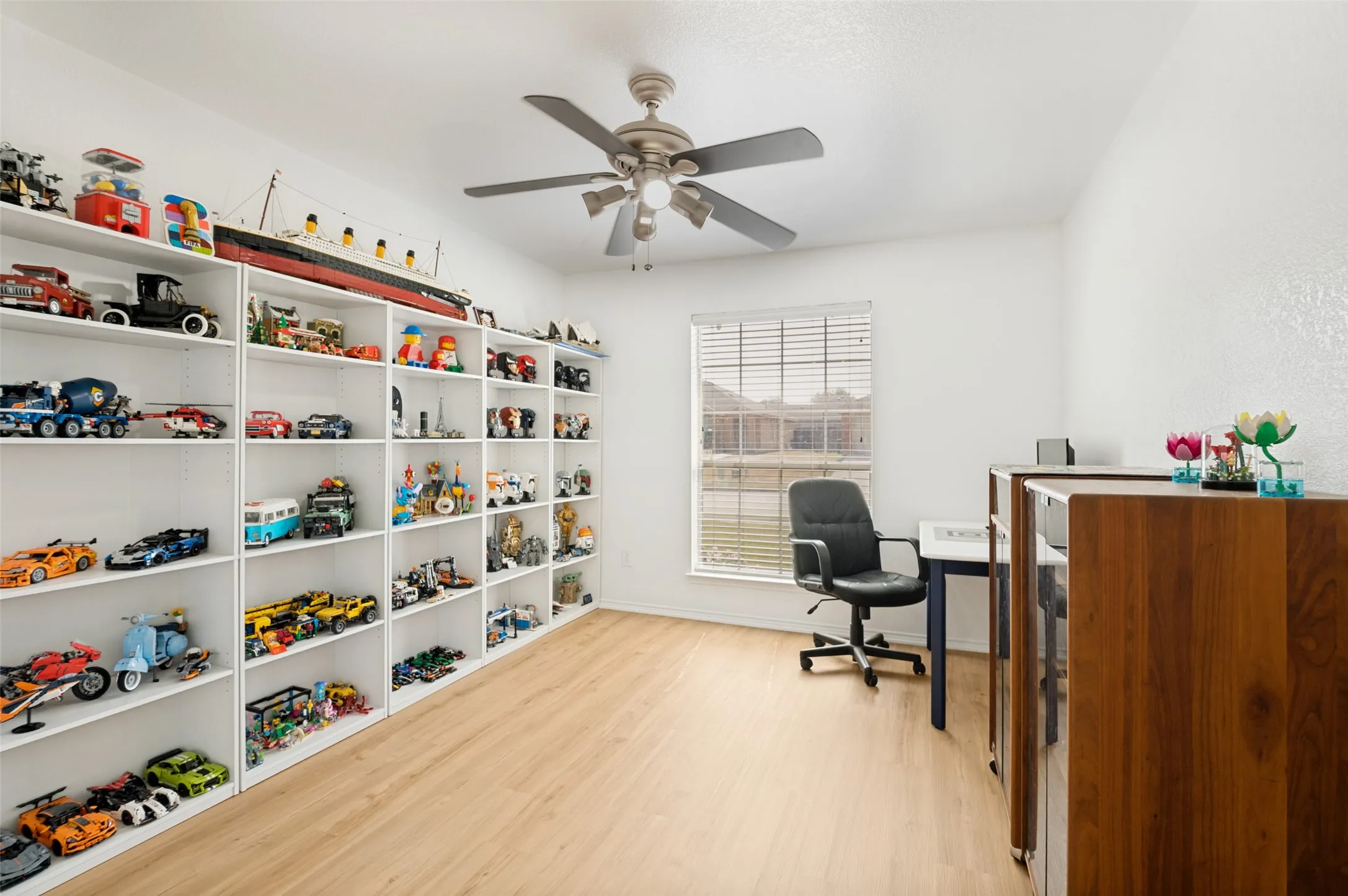 Single Family Residence For Sale in Ellis County , 1809 Millbrook Drive, Midlothian, Texas 76065, 4 Bedroom, 2 Bathroom, 2 Garage spaces, 1,978 Sqft, built in 2005, mls#21218379, Real Estate Agent in Midlothian, Homes For Sale in Ellis county, Homes For Sale in Midlothian, Realtor in Midlothian Texas, Real Estate Brokerage Independent Realty Texas, Luminita Cordes Realtor