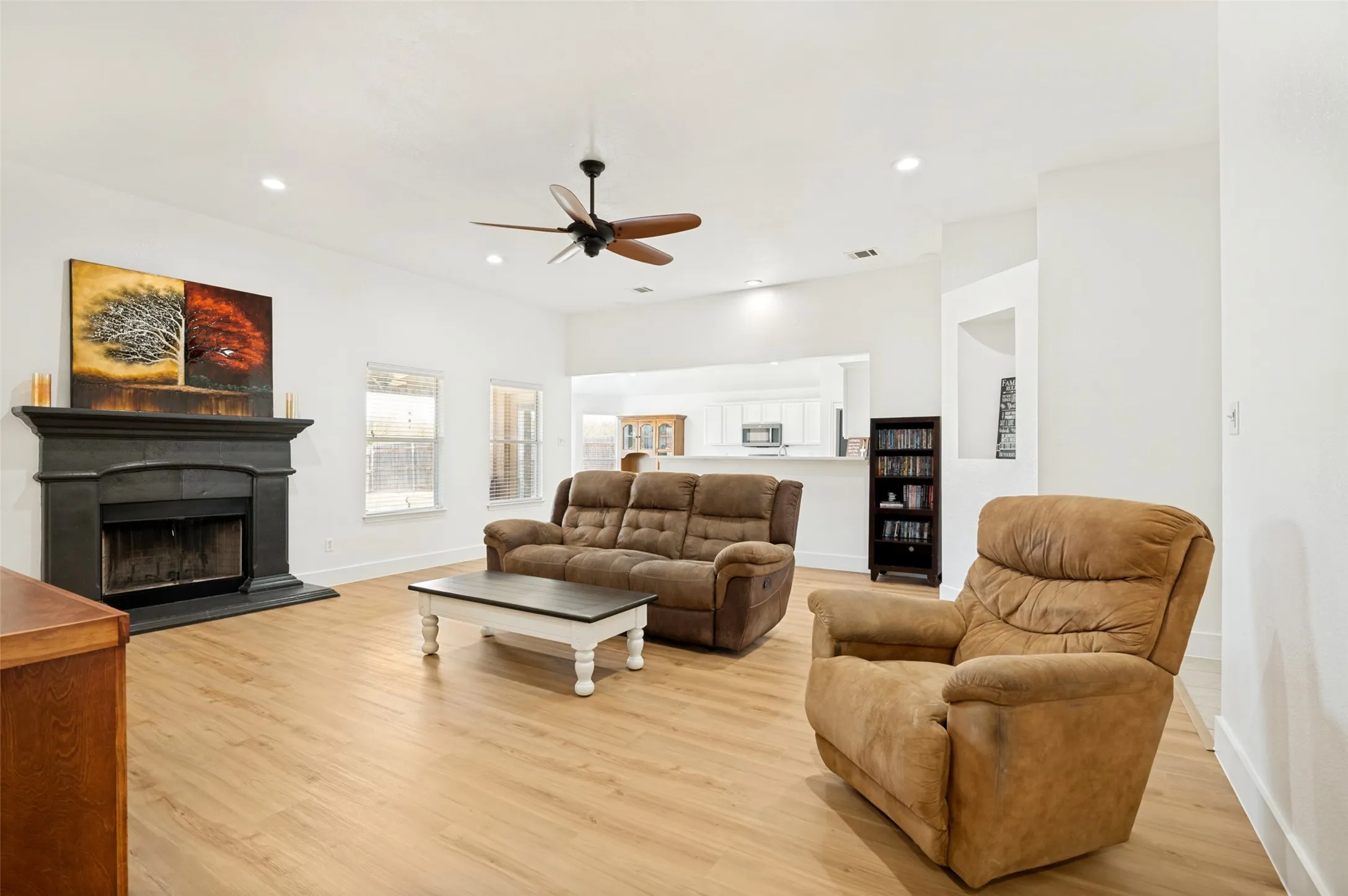 Single Family Residence For Sale in Ellis County , 1809 Millbrook Drive, Midlothian, Texas 76065, 4 Bedroom, 2 Bathroom, 2 Garage spaces, 1,978 Sqft, built in 2005, mls#21218379, Real Estate Agent in Midlothian, Homes For Sale in Ellis county, Homes For Sale in Midlothian, Realtor in Midlothian Texas, Real Estate Brokerage Independent Realty Texas, Luminita Cordes Realtor