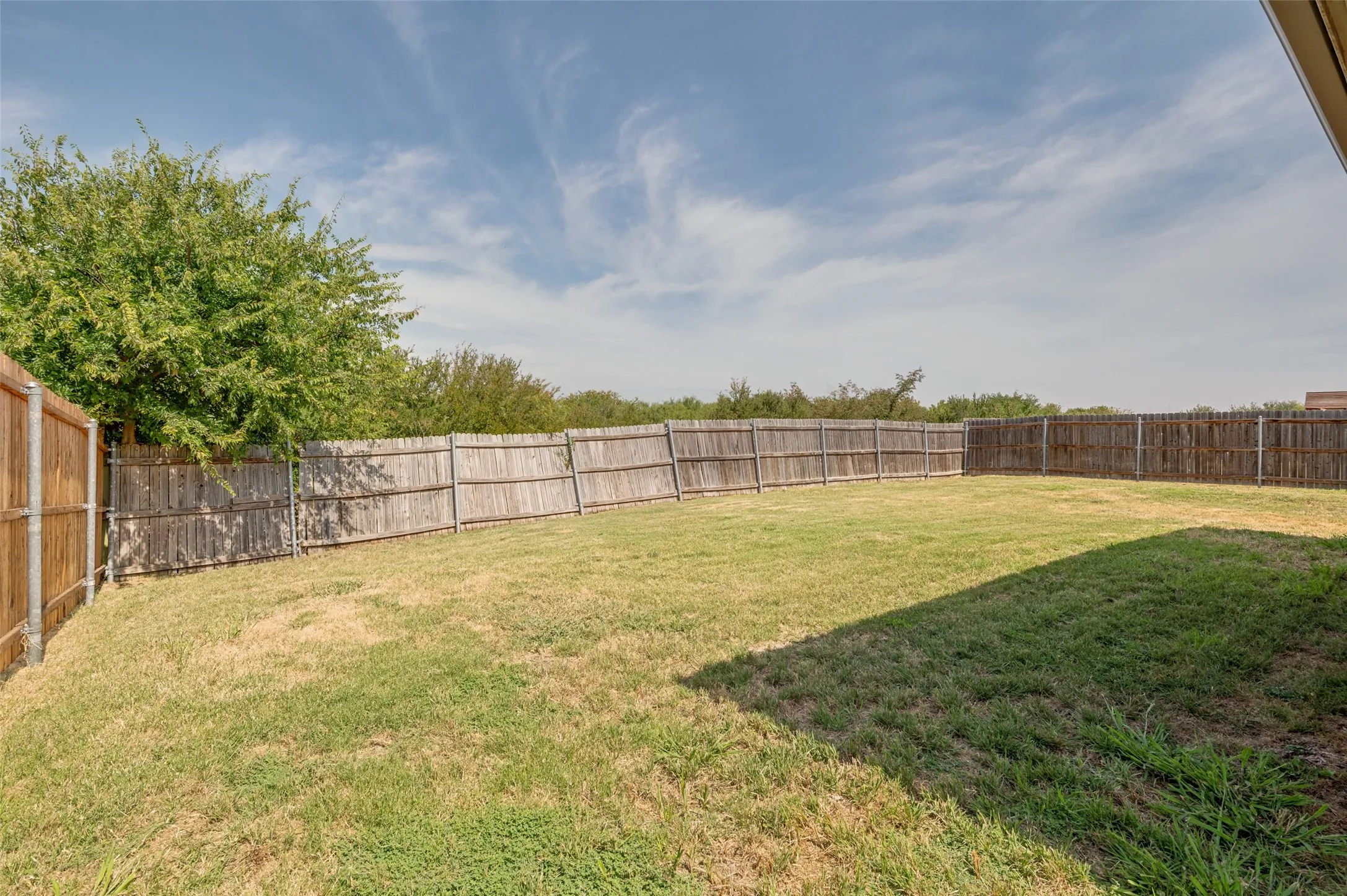 Single Family Residence For Sale in Ellis County , 1809 Millbrook Drive, Midlothian, Texas 76065, 4 Bedroom, 2 Bathroom, 2 Garage spaces, 1,978 Sqft, built in 2005, mls#21218379, Real Estate Agent in Midlothian, Homes For Sale in Ellis county, Homes For Sale in Midlothian, Realtor in Midlothian Texas, Real Estate Brokerage Independent Realty Texas, Luminita Cordes Realtor
