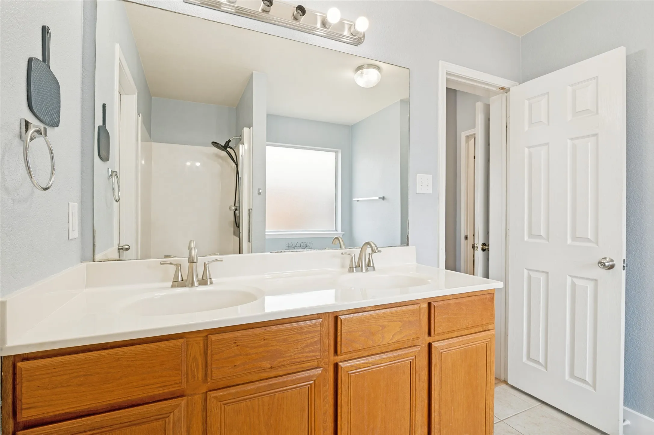 Single Family Residence For Sale in Ellis County , 1809 Millbrook Drive, Midlothian, Texas 76065, 4 Bedroom, 2 Bathroom, 2 Garage spaces, 1,978 Sqft, built in 2005, mls#21218379, Real Estate Agent in Midlothian, Homes For Sale in Ellis county, Homes For Sale in Midlothian, Realtor in Midlothian Texas, Real Estate Brokerage Independent Realty Texas, Luminita Cordes Realtor