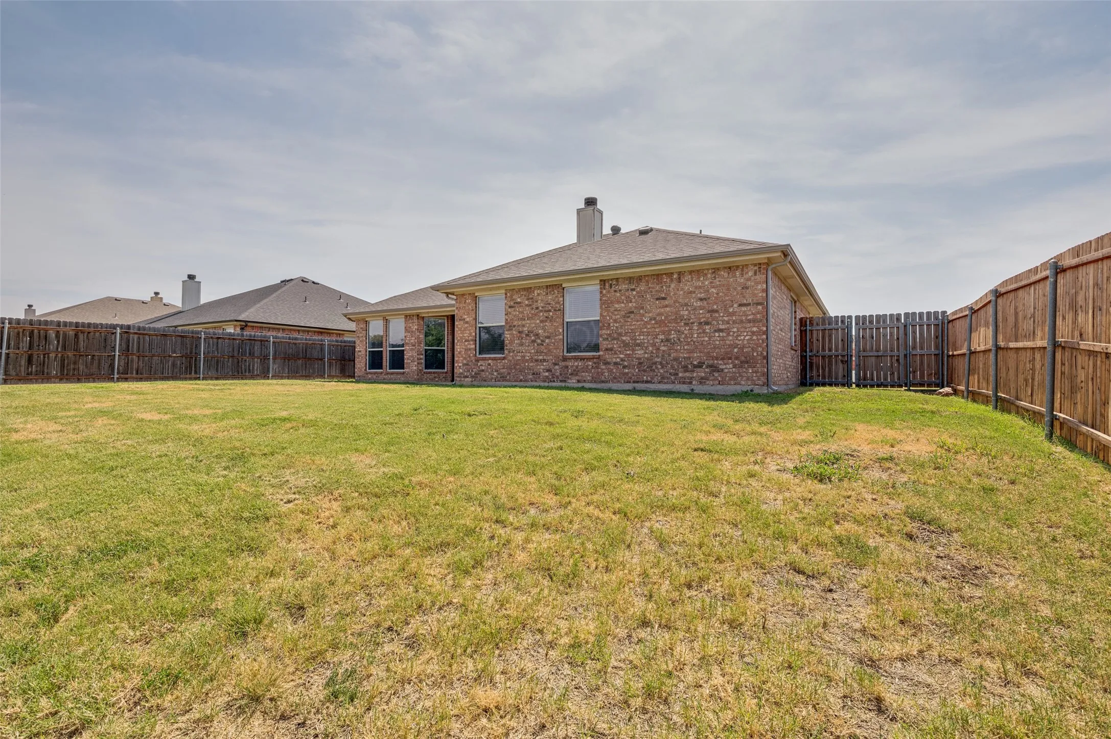 Single Family Residence For Sale in Ellis County , 1809 Millbrook Drive, Midlothian, Texas 76065, 4 Bedroom, 2 Bathroom, 2 Garage spaces, 1,978 Sqft, built in 2005, mls#21218379, Real Estate Agent in Midlothian, Homes For Sale in Ellis county, Homes For Sale in Midlothian, Realtor in Midlothian Texas, Real Estate Brokerage Independent Realty Texas, Luminita Cordes Realtor