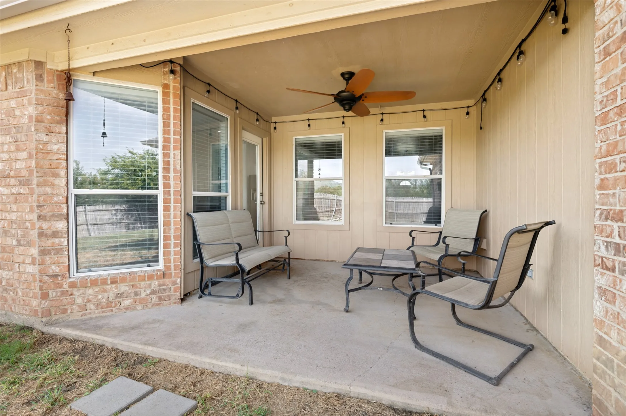 Single Family Residence For Sale in Ellis County , 1809 Millbrook Drive, Midlothian, Texas 76065, 4 Bedroom, 2 Bathroom, 2 Garage spaces, 1,978 Sqft, built in 2005, mls#21218379, Real Estate Agent in Midlothian, Homes For Sale in Ellis county, Homes For Sale in Midlothian, Realtor in Midlothian Texas, Real Estate Brokerage Independent Realty Texas, Luminita Cordes Realtor
