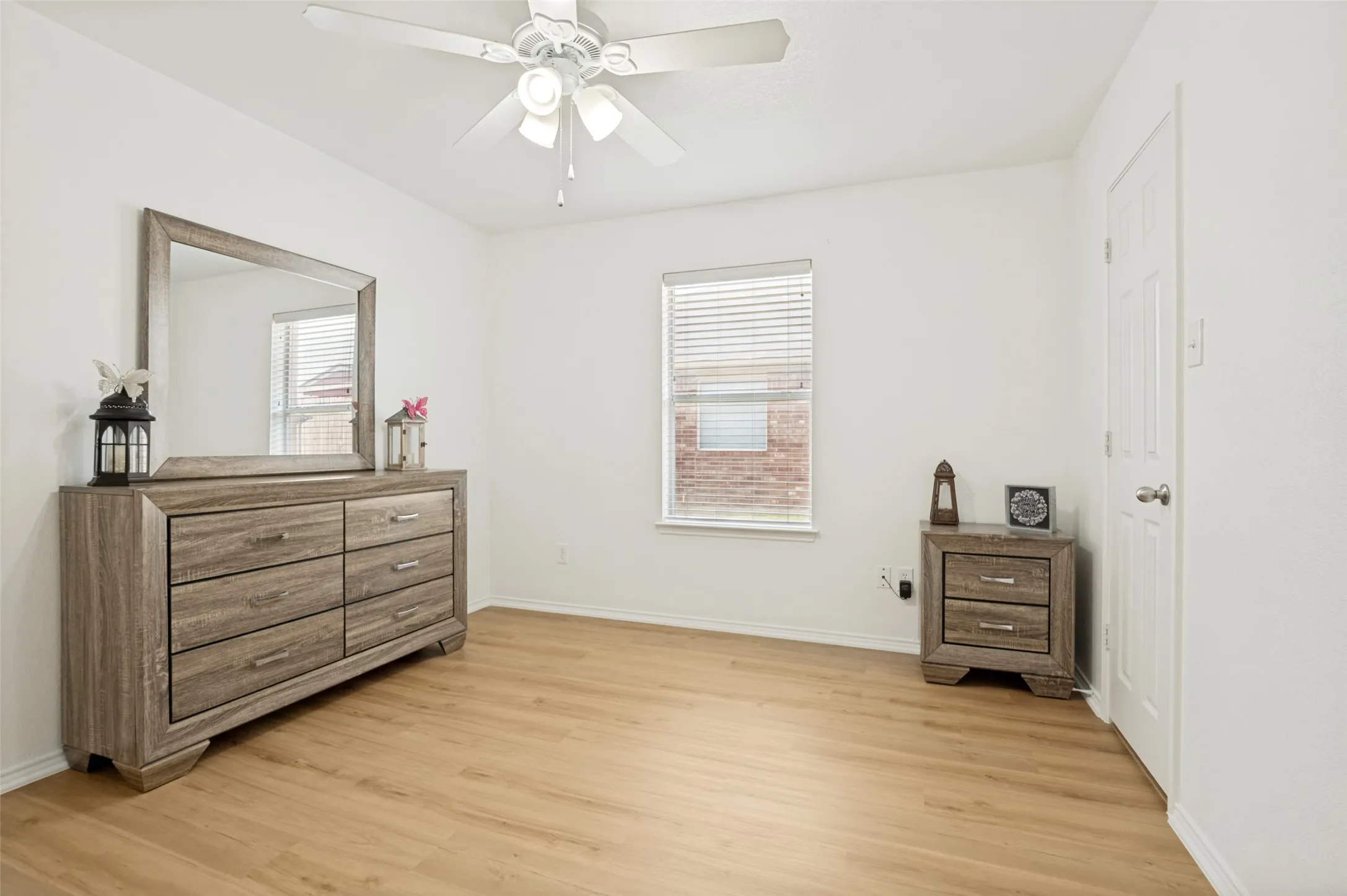 Single Family Residence For Sale in Ellis County , 1809 Millbrook Drive, Midlothian, Texas 76065, 4 Bedroom, 2 Bathroom, 2 Garage spaces, 1,978 Sqft, built in 2005, mls#21218379, Real Estate Agent in Midlothian, Homes For Sale in Ellis county, Homes For Sale in Midlothian, Realtor in Midlothian Texas, Real Estate Brokerage Independent Realty Texas, Luminita Cordes Realtor
