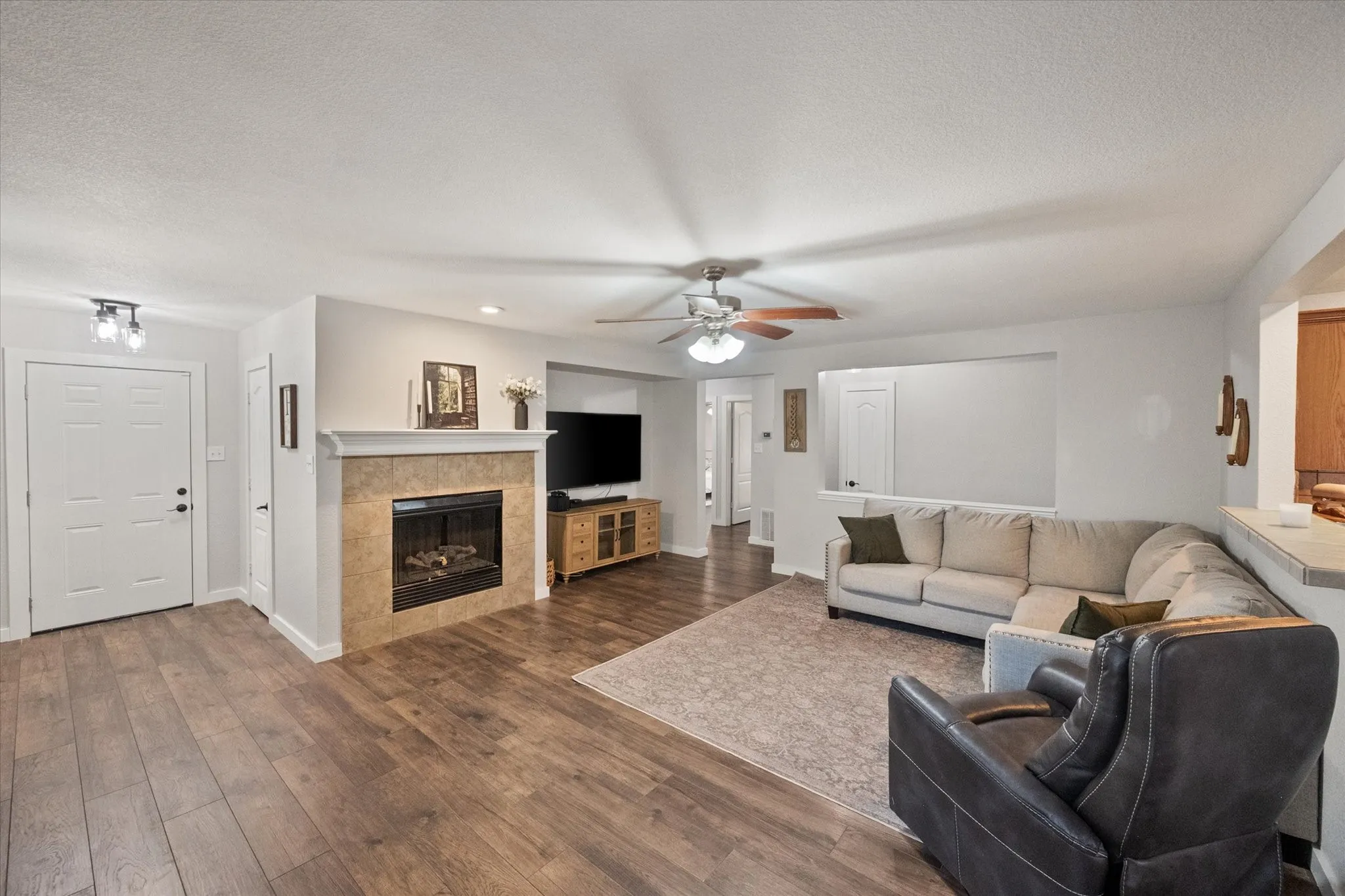 Single Family Residence For Sale in Tarrant County , 14057 Firebush Lane, Fort Worth, Texas 76052, 4 Bedroom, 2 Bathroom, 2 Garage spaces, 1,769 Sqft, built in 2006, mls#21368736, Real Estate Agent in Fort Worth, Homes For Sale in Tarrant county, Homes For Sale in Fort Worth, Realtor in Fort Worth Texas, Real Estate Brokerage Independent Realty Texas, Luminita Cordes Realtor