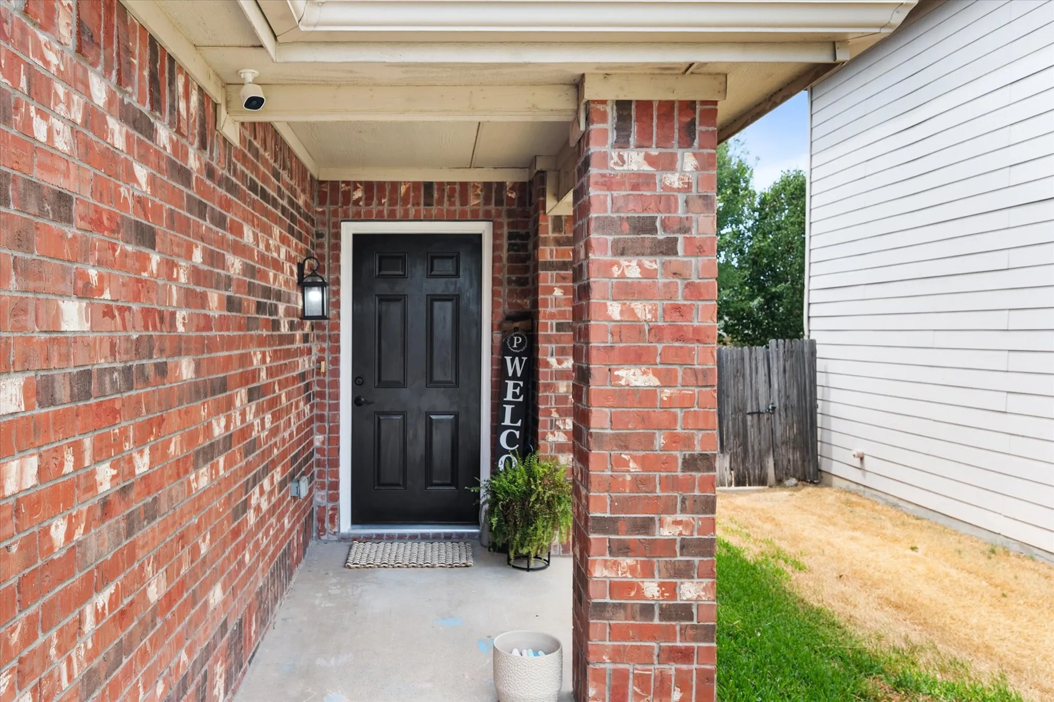Single Family Residence For Sale in Tarrant County , 14057 Firebush Lane, Fort Worth, Texas 76052, 4 Bedroom, 2 Bathroom, 2 Garage spaces, 1,769 Sqft, built in 2006, mls#21368736, Real Estate Agent in Fort Worth, Homes For Sale in Tarrant county, Homes For Sale in Fort Worth, Realtor in Fort Worth Texas, Real Estate Brokerage Independent Realty Texas, Luminita Cordes Realtor
