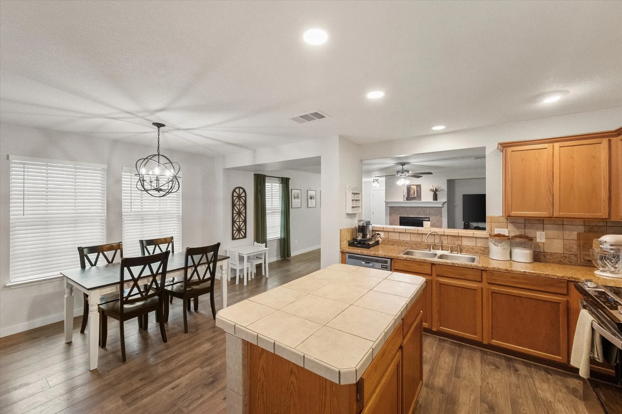Single Family Residence For Sale in Tarrant County , 14057 Firebush Lane, Fort Worth, Texas 76052, 4 Bedroom, 2 Bathroom, 2 Garage spaces, 1,769 Sqft, built in 2006, mls#21368736, Real Estate Agent in Fort Worth, Homes For Sale in Tarrant county, Homes For Sale in Fort Worth, Realtor in Fort Worth Texas, Real Estate Brokerage Independent Realty Texas, Luminita Cordes Realtor