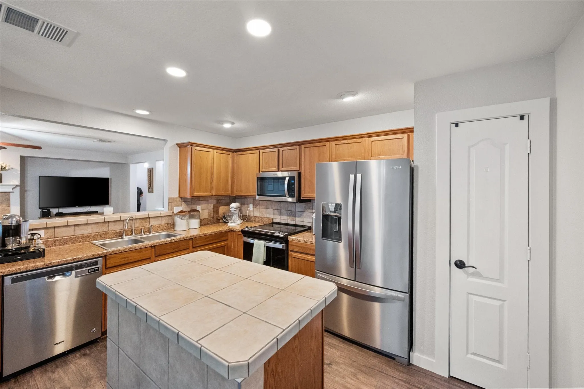 Single Family Residence For Sale in Tarrant County , 14057 Firebush Lane, Fort Worth, Texas 76052, 4 Bedroom, 2 Bathroom, 2 Garage spaces, 1,769 Sqft, built in 2006, mls#21368736, Real Estate Agent in Fort Worth, Homes For Sale in Tarrant county, Homes For Sale in Fort Worth, Realtor in Fort Worth Texas, Real Estate Brokerage Independent Realty Texas, Luminita Cordes Realtor