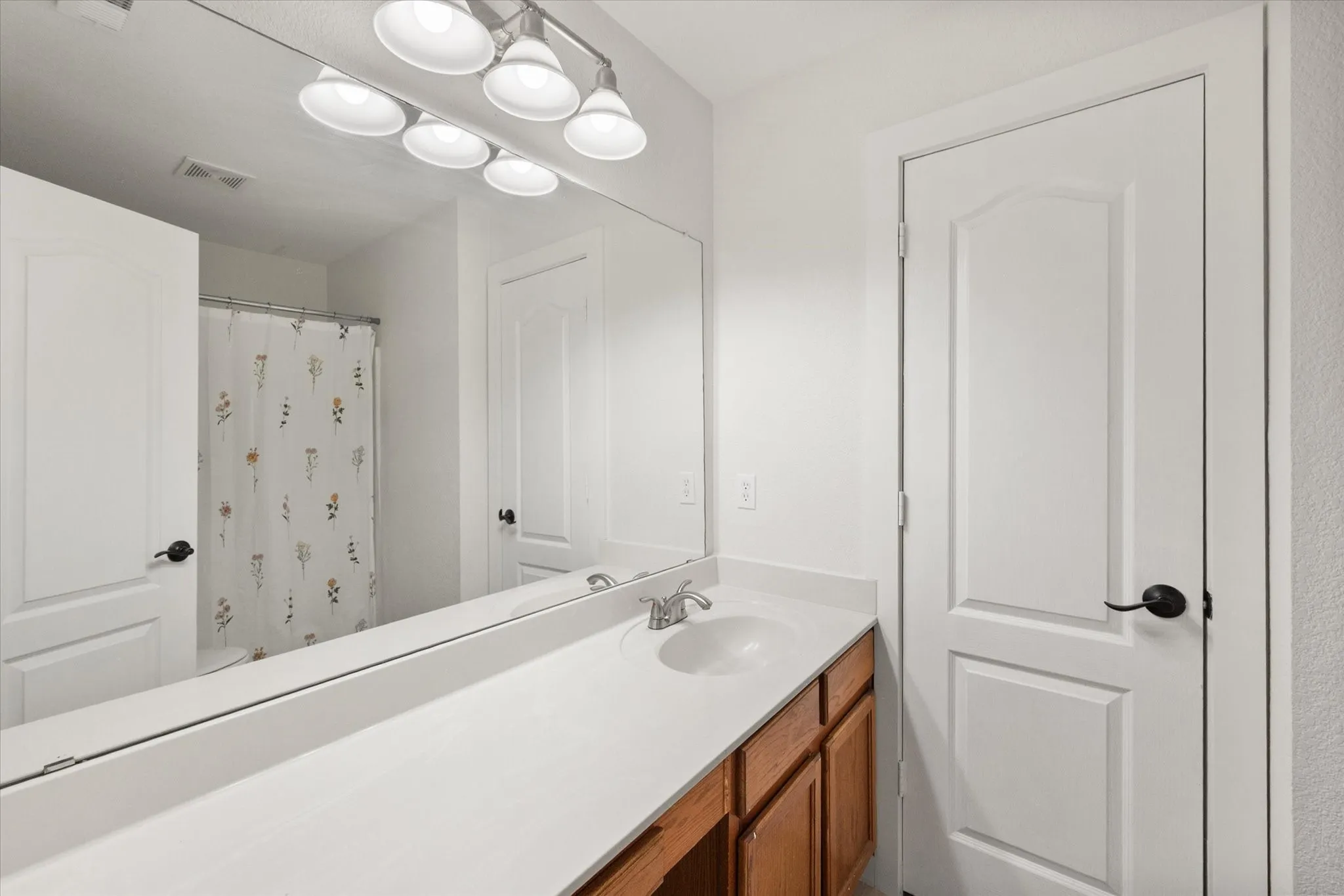 Single Family Residence For Sale in Tarrant County , 14057 Firebush Lane, Fort Worth, Texas 76052, 4 Bedroom, 2 Bathroom, 2 Garage spaces, 1,769 Sqft, built in 2006, mls#21368736, Real Estate Agent in Fort Worth, Homes For Sale in Tarrant county, Homes For Sale in Fort Worth, Realtor in Fort Worth Texas, Real Estate Brokerage Independent Realty Texas, Luminita Cordes Realtor