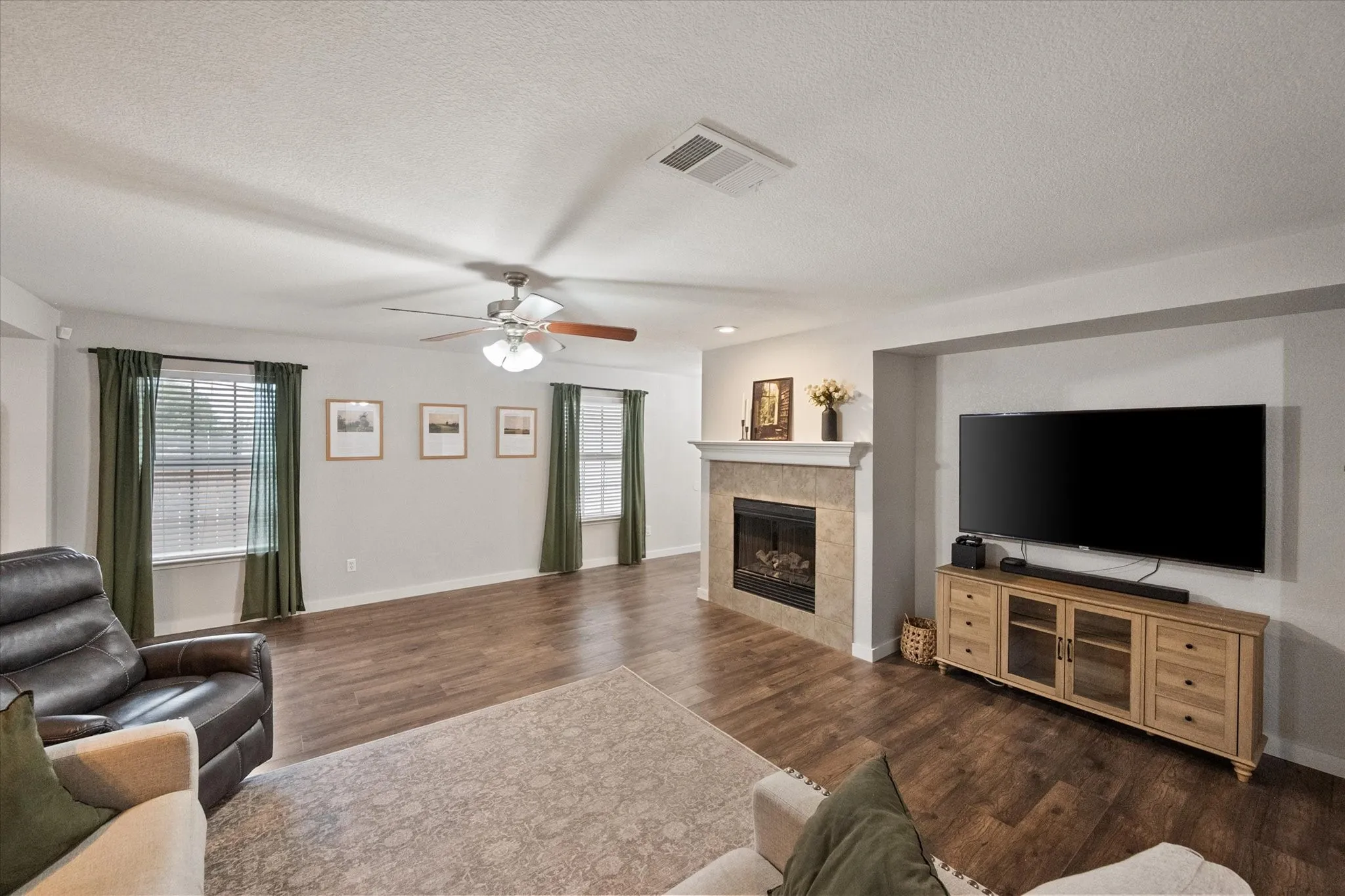 Single Family Residence For Sale in Tarrant County , 14057 Firebush Lane, Fort Worth, Texas 76052, 4 Bedroom, 2 Bathroom, 2 Garage spaces, 1,769 Sqft, built in 2006, mls#21368736, Real Estate Agent in Fort Worth, Homes For Sale in Tarrant county, Homes For Sale in Fort Worth, Realtor in Fort Worth Texas, Real Estate Brokerage Independent Realty Texas, Luminita Cordes Realtor