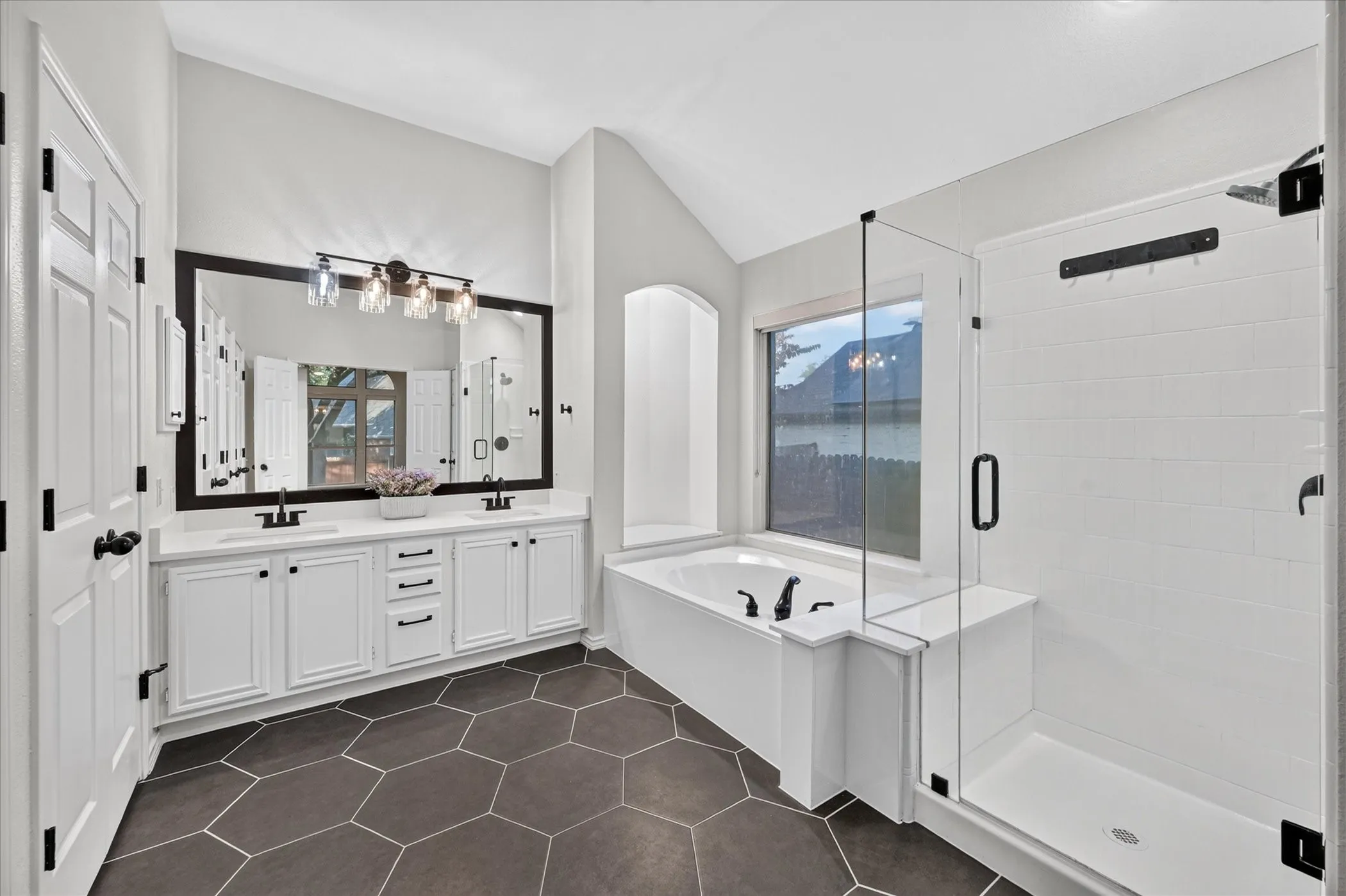 Single Family Residence For Sale in Tarrant County , 709 Coal Creek Drive, Mansfield, Texas 76063, 3 Bedroom, 2 Bathroom, 3 Garage spaces, 2,173 Sqft, built in 1997, mls#21370553, Real Estate Agent in Mansfield, Homes For Sale in Tarrant county, Homes For Sale in Mansfield, Realtor in Mansfield Texas, Real Estate Brokerage Independent Realty Texas, Luminita Cordes Realtor