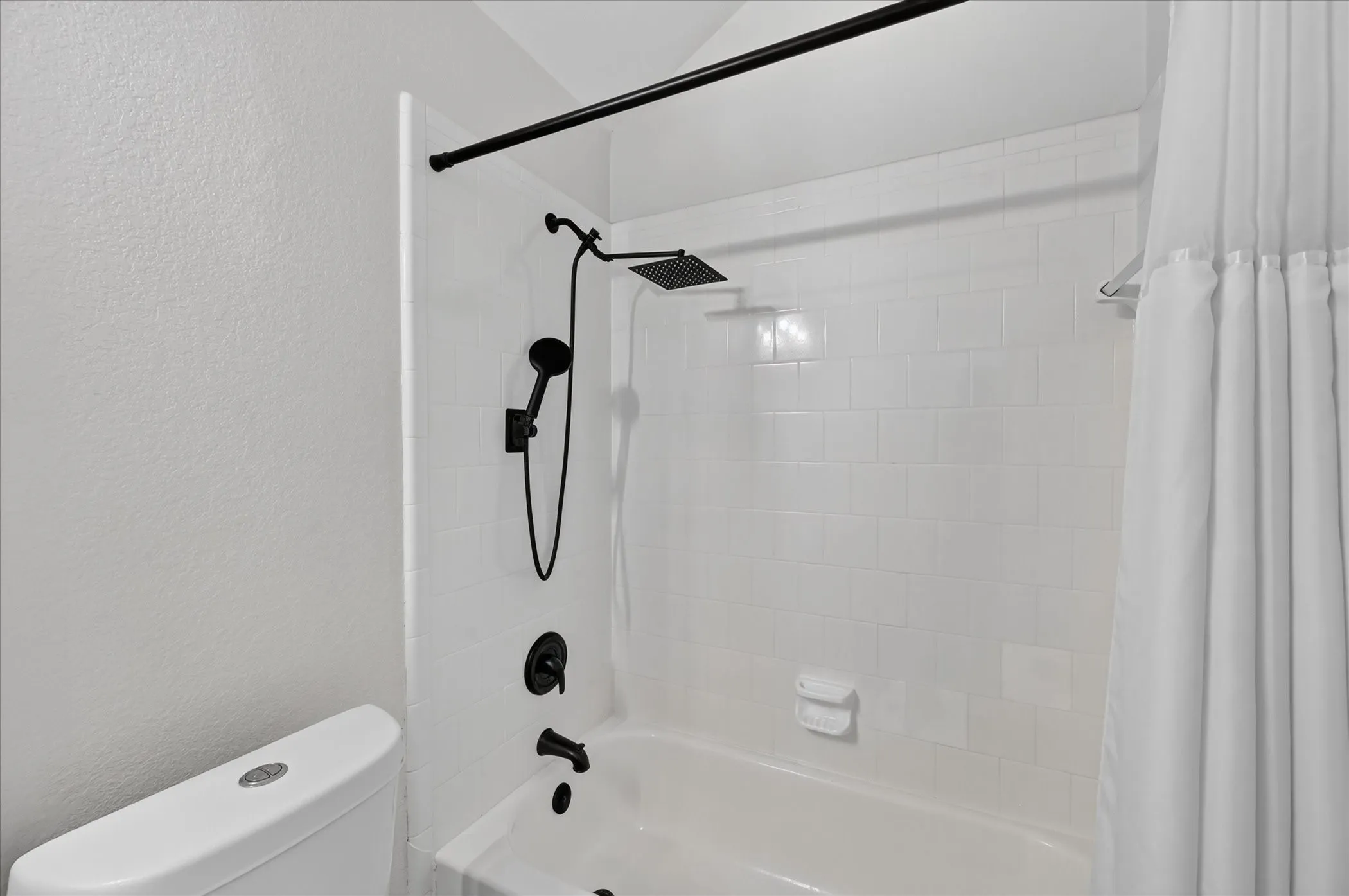Single Family Residence For Sale in Tarrant County , 709 Coal Creek Drive, Mansfield, Texas 76063, 3 Bedroom, 2 Bathroom, 3 Garage spaces, 2,173 Sqft, built in 1997, mls#21370553, Real Estate Agent in Mansfield, Homes For Sale in Tarrant county, Homes For Sale in Mansfield, Realtor in Mansfield Texas, Real Estate Brokerage Independent Realty Texas, Luminita Cordes Realtor