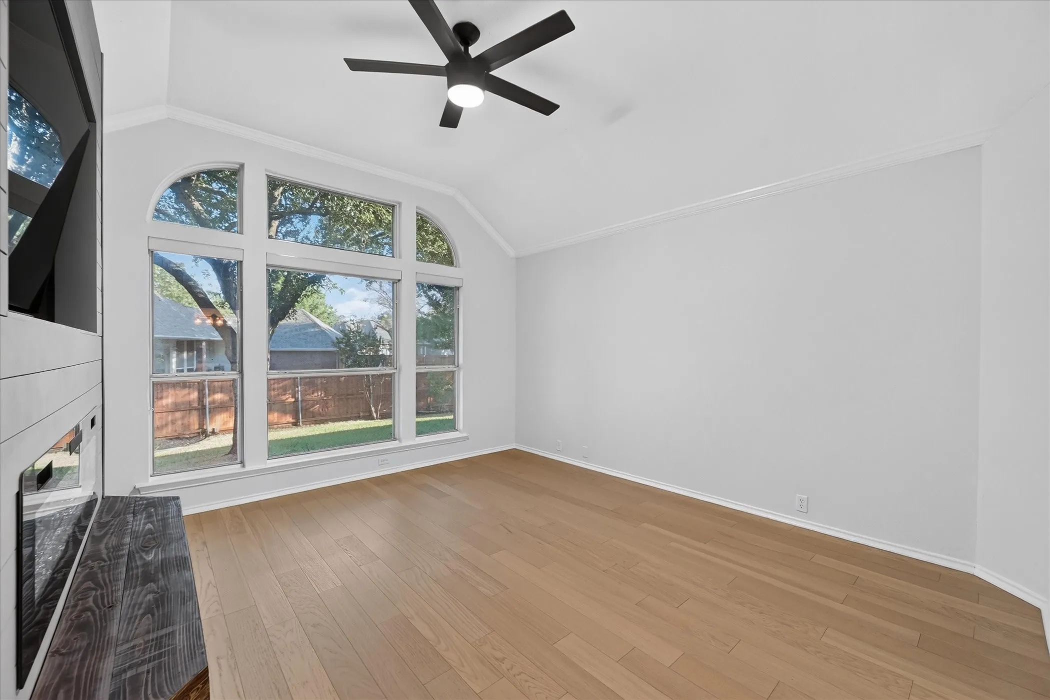 Single Family Residence For Sale in Tarrant County , 709 Coal Creek Drive, Mansfield, Texas 76063, 3 Bedroom, 2 Bathroom, 3 Garage spaces, 2,173 Sqft, built in 1997, mls#21370553, Real Estate Agent in Mansfield, Homes For Sale in Tarrant county, Homes For Sale in Mansfield, Realtor in Mansfield Texas, Real Estate Brokerage Independent Realty Texas, Luminita Cordes Realtor