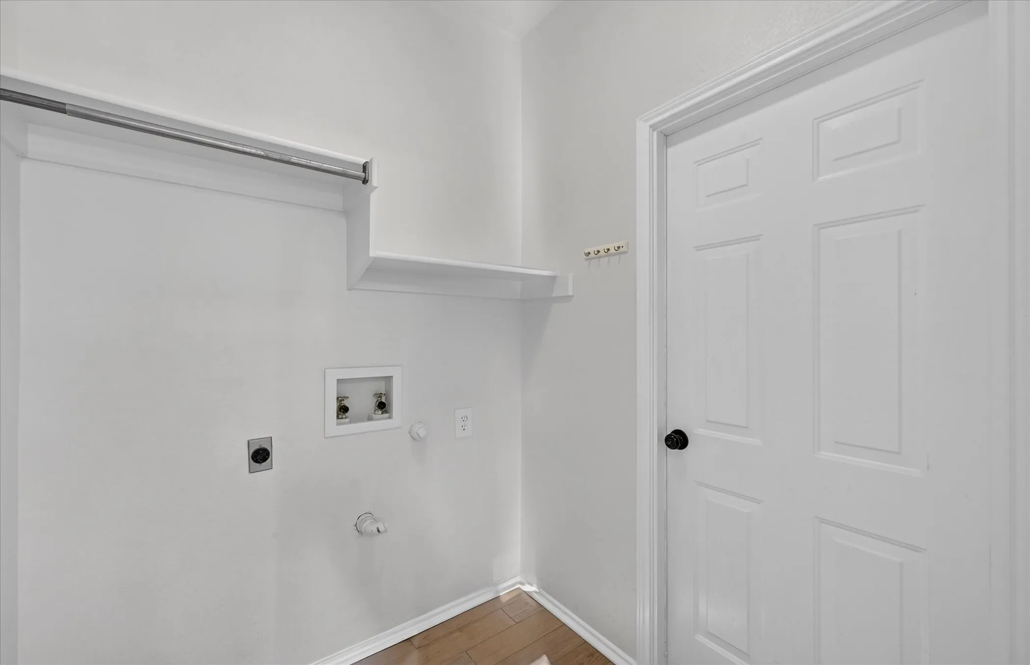 Single Family Residence For Sale in Tarrant County , 709 Coal Creek Drive, Mansfield, Texas 76063, 3 Bedroom, 2 Bathroom, 3 Garage spaces, 2,173 Sqft, built in 1997, mls#21370553, Real Estate Agent in Mansfield, Homes For Sale in Tarrant county, Homes For Sale in Mansfield, Realtor in Mansfield Texas, Real Estate Brokerage Independent Realty Texas, Luminita Cordes Realtor