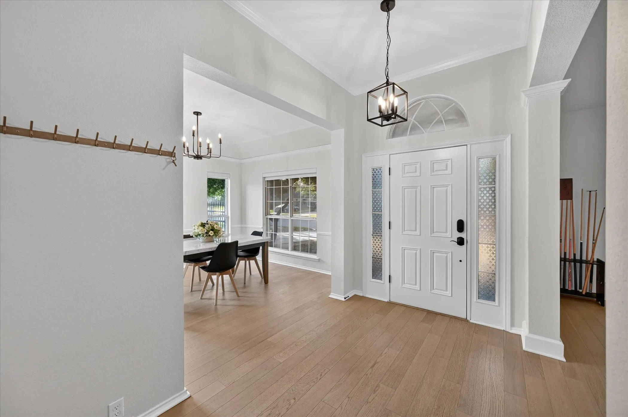 Single Family Residence For Sale in Tarrant County , 709 Coal Creek Drive, Mansfield, Texas 76063, 3 Bedroom, 2 Bathroom, 3 Garage spaces, 2,173 Sqft, built in 1997, mls#21370553, Real Estate Agent in Mansfield, Homes For Sale in Tarrant county, Homes For Sale in Mansfield, Realtor in Mansfield Texas, Real Estate Brokerage Independent Realty Texas, Luminita Cordes Realtor