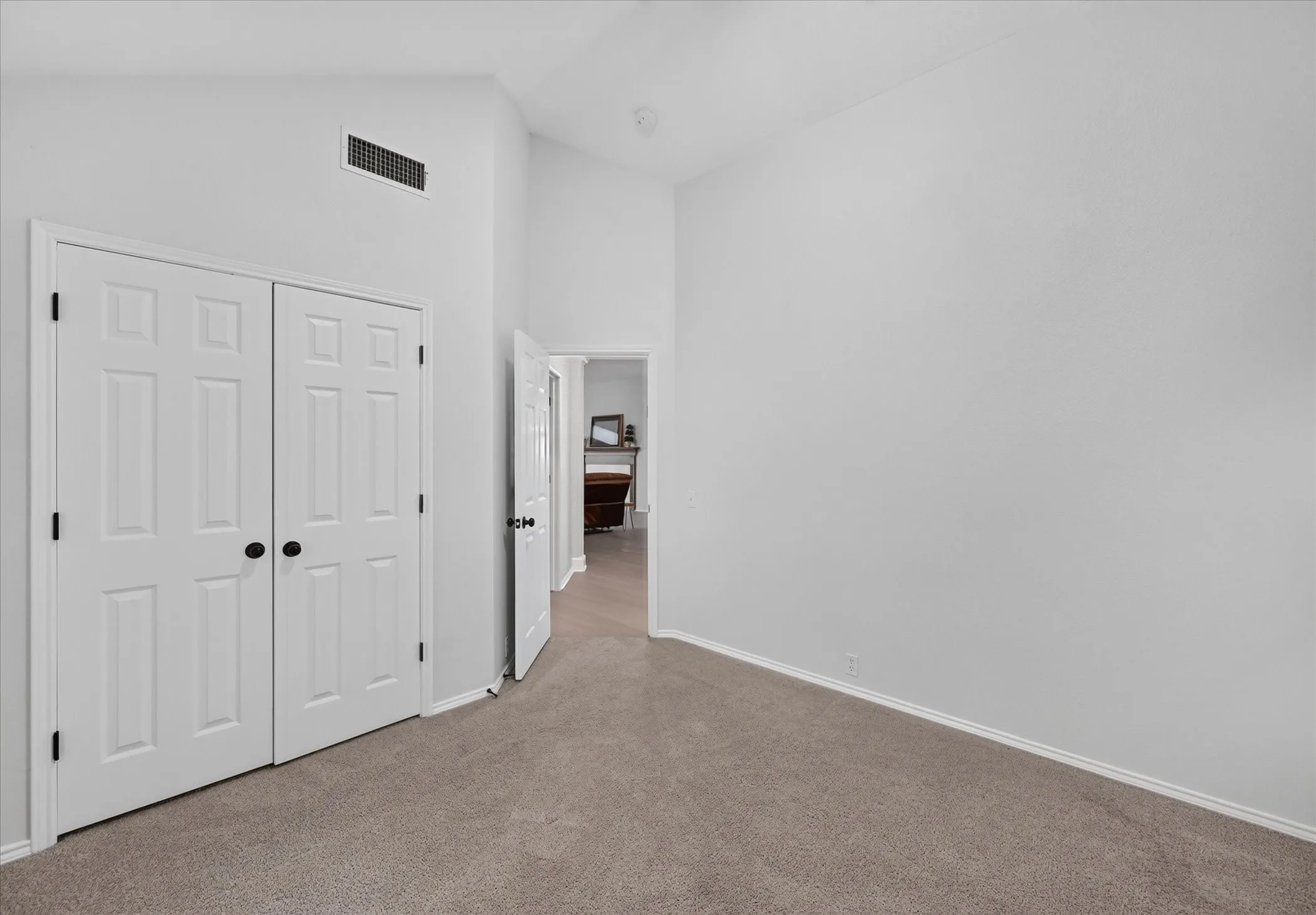 Single Family Residence For Sale in Tarrant County , 709 Coal Creek Drive, Mansfield, Texas 76063, 3 Bedroom, 2 Bathroom, 3 Garage spaces, 2,173 Sqft, built in 1997, mls#21370553, Real Estate Agent in Mansfield, Homes For Sale in Tarrant county, Homes For Sale in Mansfield, Realtor in Mansfield Texas, Real Estate Brokerage Independent Realty Texas, Luminita Cordes Realtor