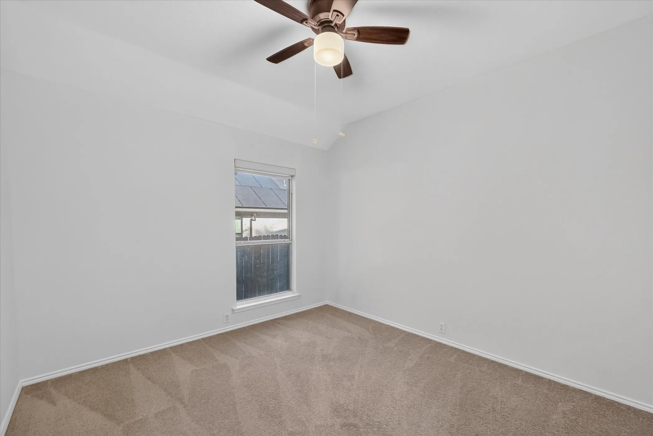Single Family Residence For Sale in Tarrant County , 709 Coal Creek Drive, Mansfield, Texas 76063, 3 Bedroom, 2 Bathroom, 3 Garage spaces, 2,173 Sqft, built in 1997, mls#21370553, Real Estate Agent in Mansfield, Homes For Sale in Tarrant county, Homes For Sale in Mansfield, Realtor in Mansfield Texas, Real Estate Brokerage Independent Realty Texas, Luminita Cordes Realtor