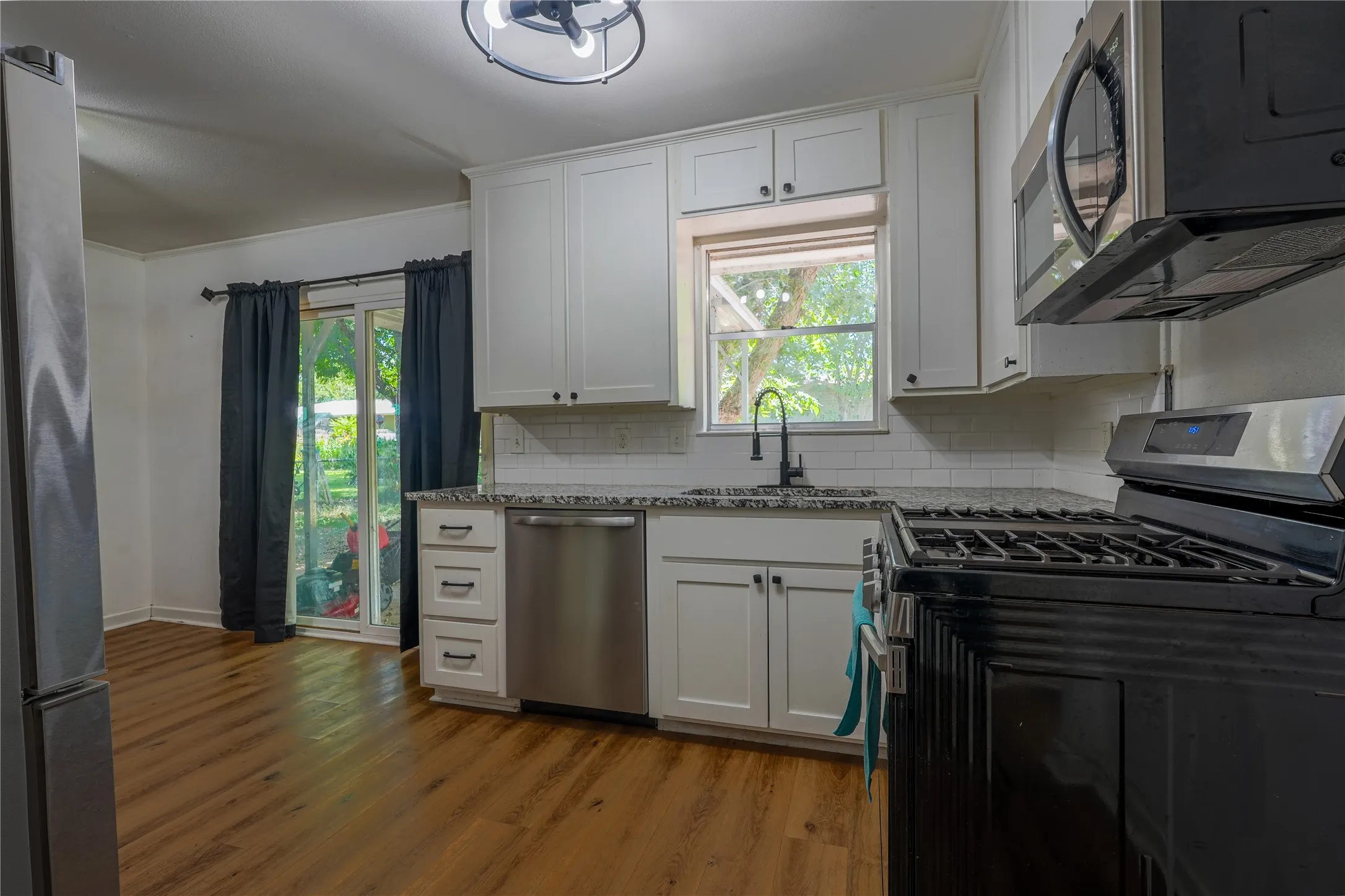 Single Family Residence For Sale in Mc Lennan County , 807 N Lacy Drive, Lacy Lakeview, Texas 76705, 3 Bedroom, 1 Bathroom, Garage spaces, 1,273 Sqft, built in 1961, mls#21370619, Real Estate Agent in Lacy Lakeview, Homes For Sale in Mc Lennan county, Homes For Sale in Lacy Lakeview, Realtor in Lacy Lakeview Texas, Real Estate Brokerage Independent Realty Texas, Luminita Cordes Realtor