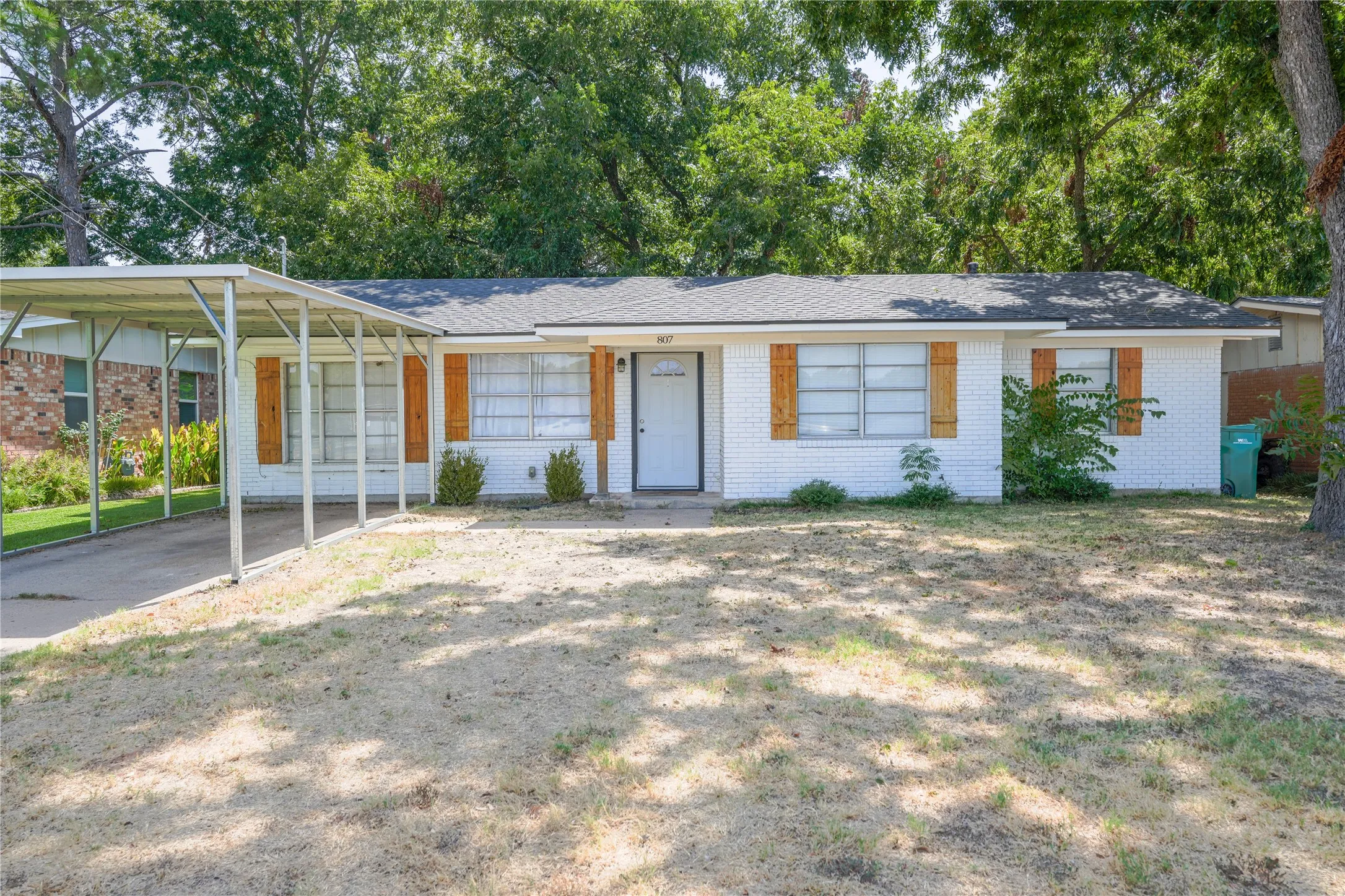 Single Family Residence For Sale in Mc Lennan County , 807 N Lacy Drive, Lacy Lakeview, Texas 76705, 3 Bedroom, 1 Bathroom, Garage spaces, 1,273 Sqft, built in 1961, mls#21370619, Real Estate Agent in Lacy Lakeview, Homes For Sale in Mc Lennan county, Homes For Sale in Lacy Lakeview, Realtor in Lacy Lakeview Texas, Real Estate Brokerage Independent Realty Texas, Luminita Cordes Realtor