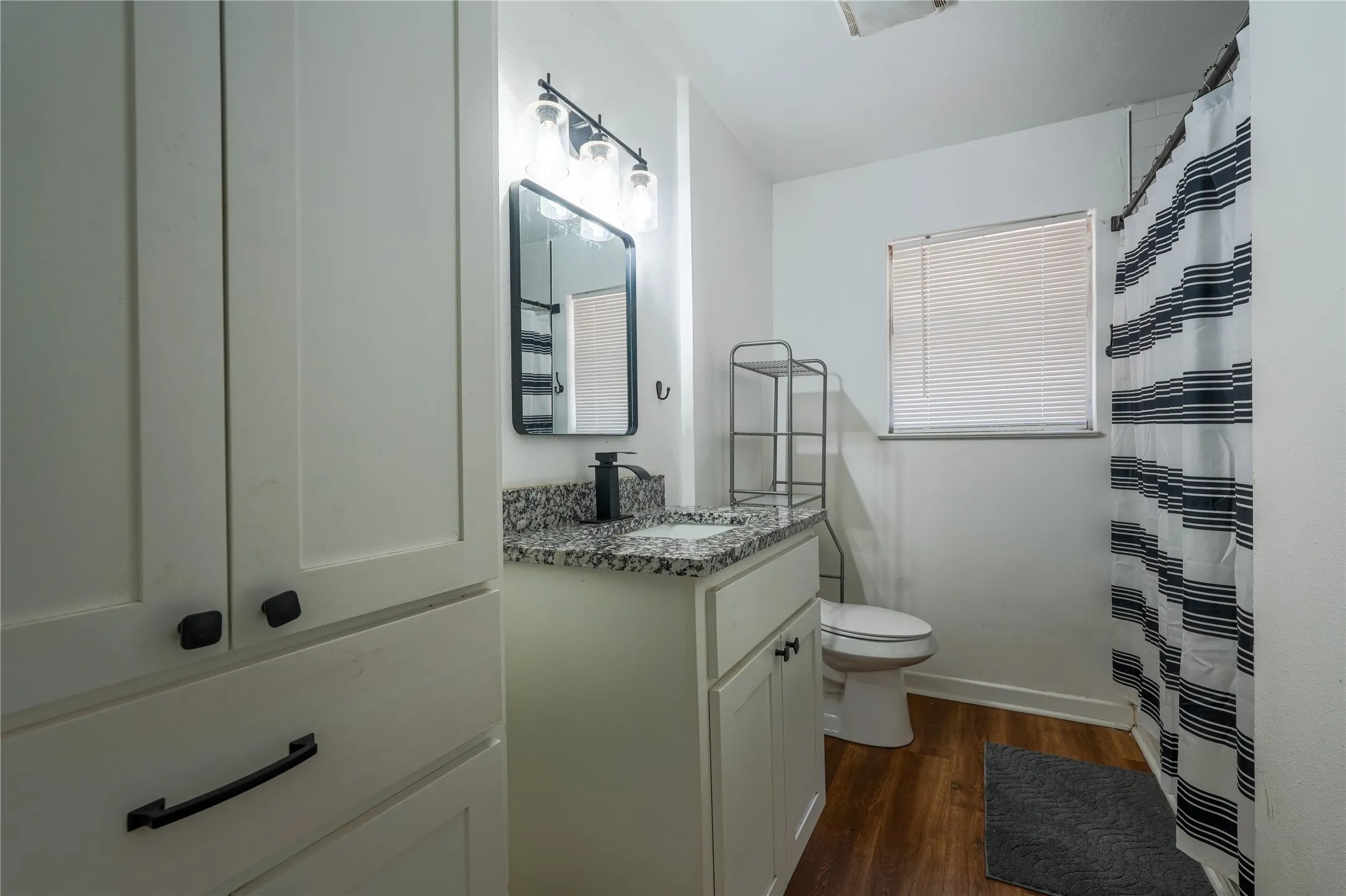 Single Family Residence For Sale in Mc Lennan County , 807 N Lacy Drive, Lacy Lakeview, Texas 76705, 3 Bedroom, 1 Bathroom, Garage spaces, 1,273 Sqft, built in 1961, mls#21370619, Real Estate Agent in Lacy Lakeview, Homes For Sale in Mc Lennan county, Homes For Sale in Lacy Lakeview, Realtor in Lacy Lakeview Texas, Real Estate Brokerage Independent Realty Texas, Luminita Cordes Realtor