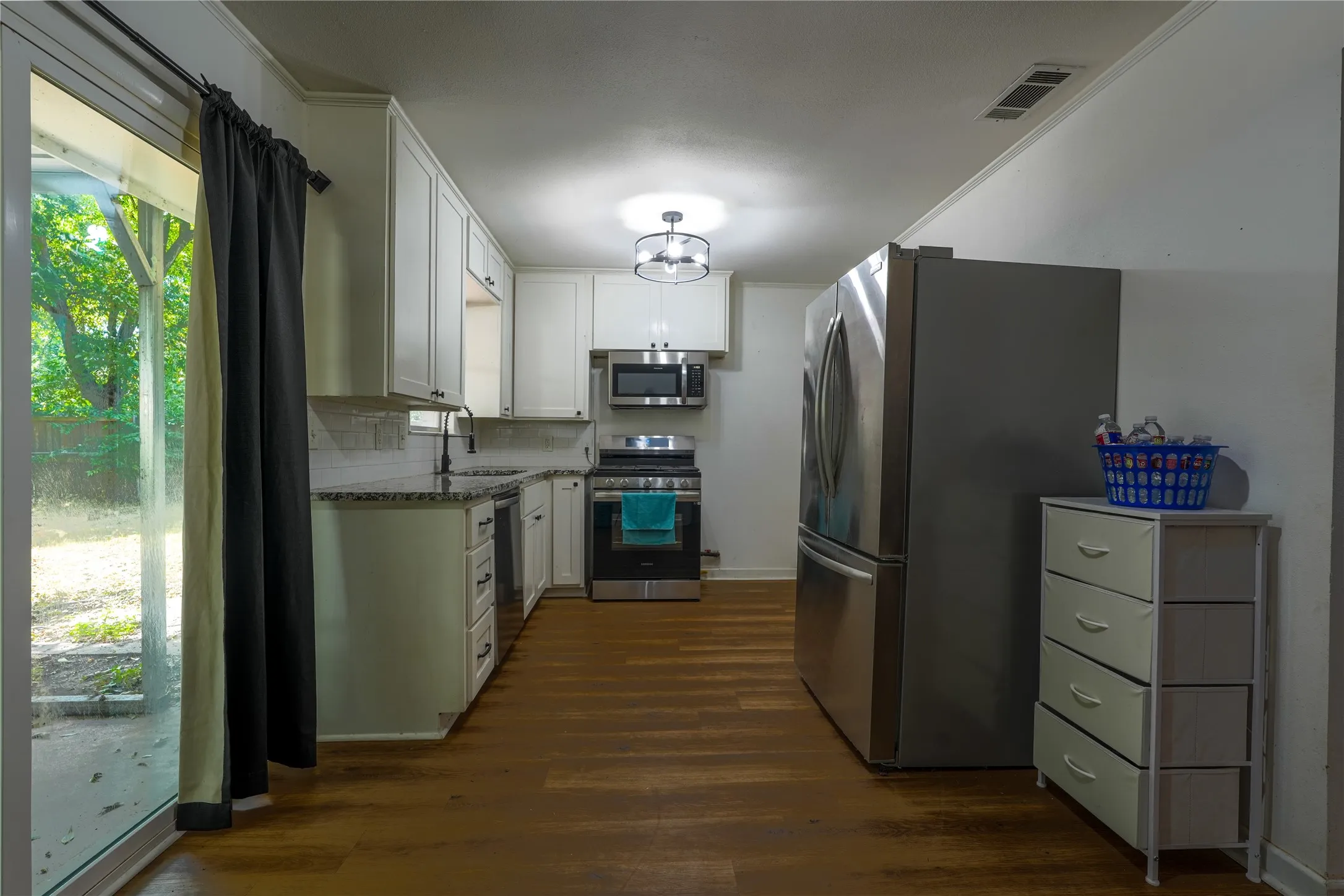 Single Family Residence For Sale in Mc Lennan County , 807 N Lacy Drive, Lacy Lakeview, Texas 76705, 3 Bedroom, 1 Bathroom, Garage spaces, 1,273 Sqft, built in 1961, mls#21370619, Real Estate Agent in Lacy Lakeview, Homes For Sale in Mc Lennan county, Homes For Sale in Lacy Lakeview, Realtor in Lacy Lakeview Texas, Real Estate Brokerage Independent Realty Texas, Luminita Cordes Realtor