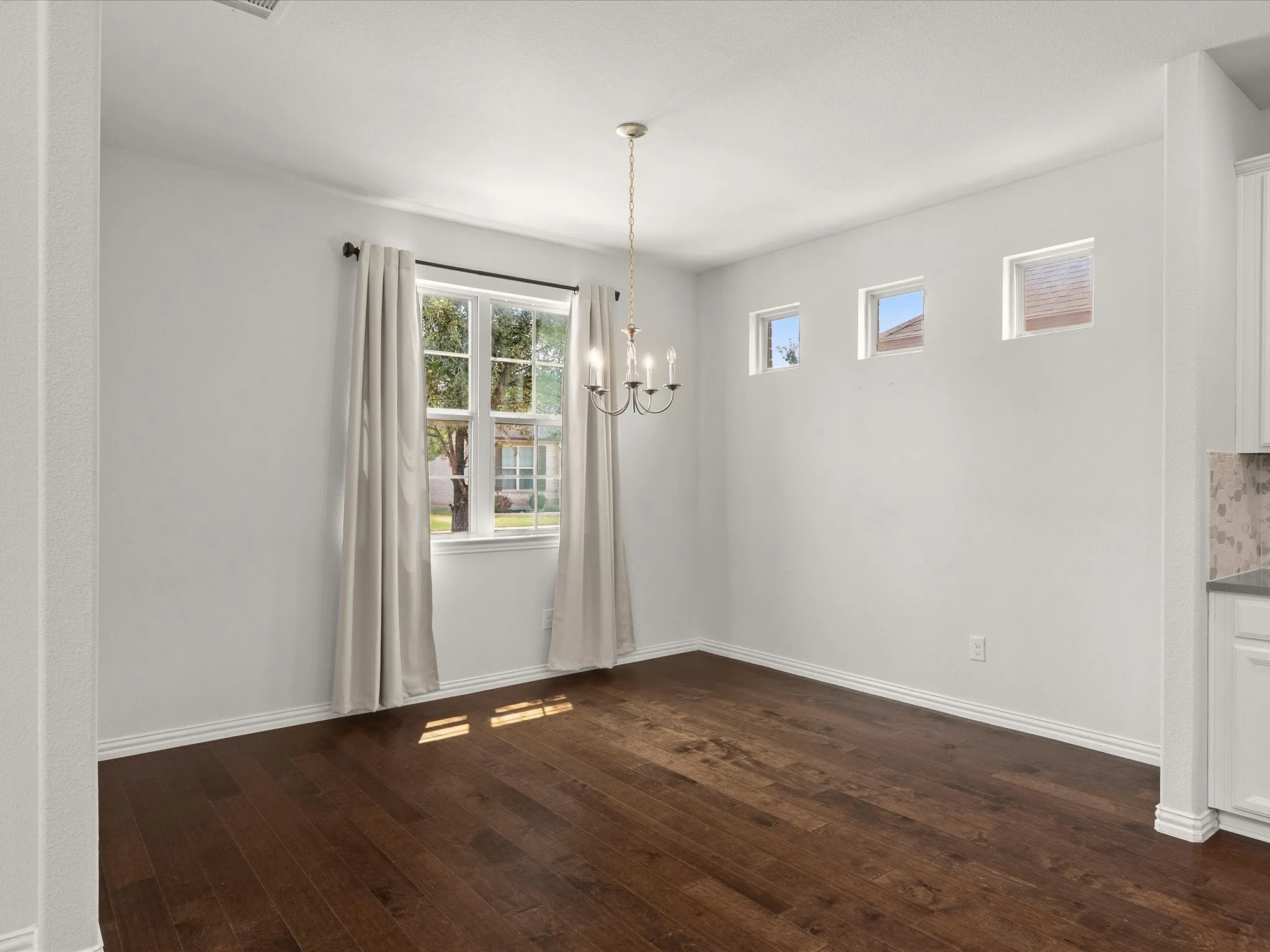 Single Family Residence For Rent in Denton County , 2036 Barx Drive, Little Elm, Texas 75068, 3 Bedroom, 3 Bathroom, 2 Garage spaces, 2,532 Sqft, built in 2019, mls#21369453, Real Estate Agent in Little Elm, Homes For Rent in Denton county, Homes For Rent in Little Elm, Realtor in Little Elm Texas, Real Estate Brokerage Independent Realty Texas, Luminita Cordes Realtor