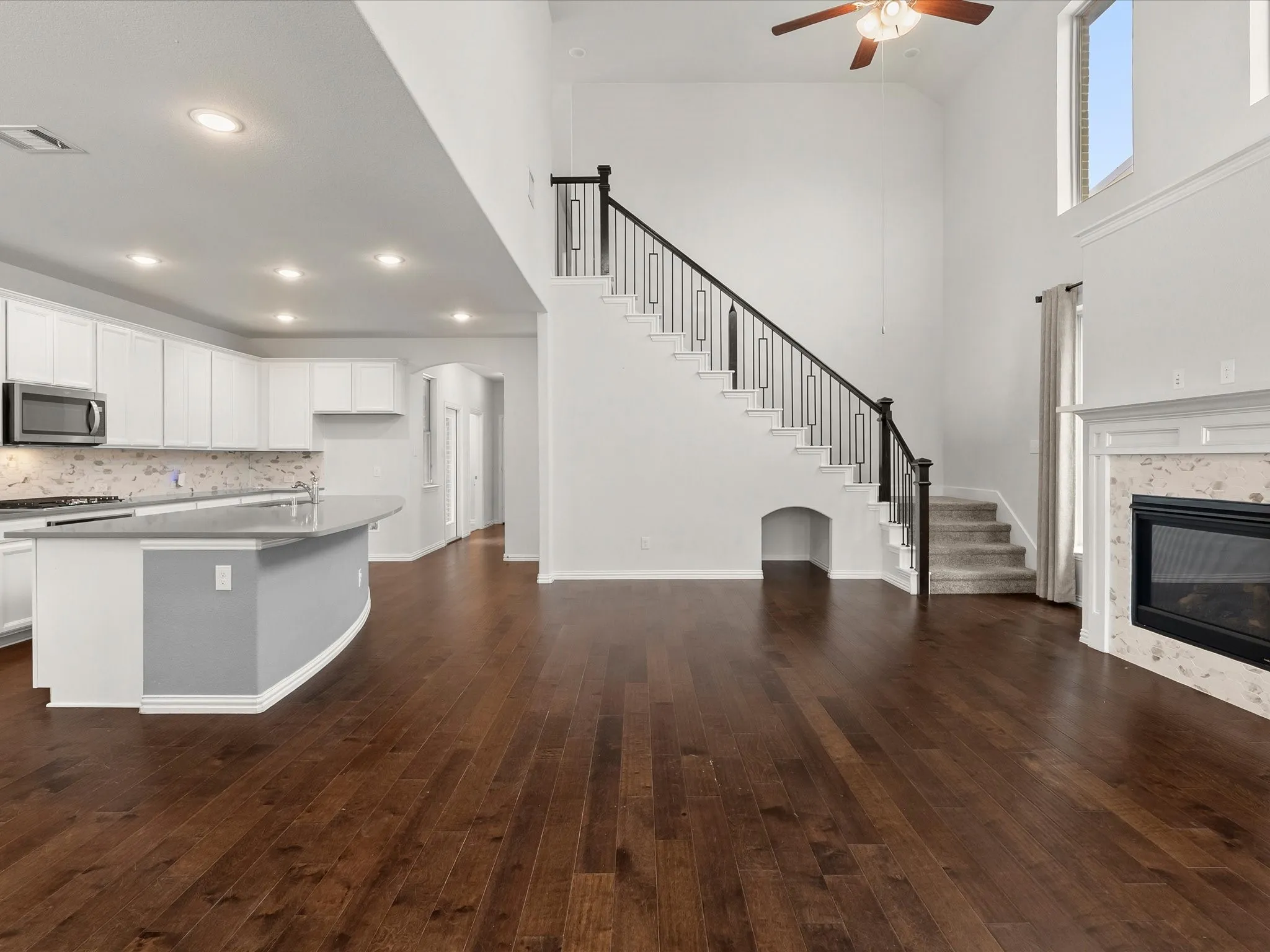 Single Family Residence For Rent in Denton County , 2036 Barx Drive, Little Elm, Texas 75068, 3 Bedroom, 3 Bathroom, 2 Garage spaces, 2,532 Sqft, built in 2019, mls#21369453, Real Estate Agent in Little Elm, Homes For Rent in Denton county, Homes For Rent in Little Elm, Realtor in Little Elm Texas, Real Estate Brokerage Independent Realty Texas, Luminita Cordes Realtor