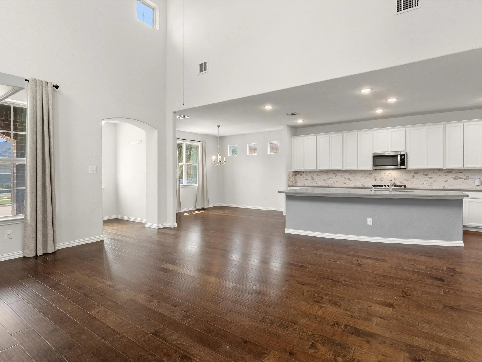 Single Family Residence For Rent in Denton County , 2036 Barx Drive, Little Elm, Texas 75068, 3 Bedroom, 3 Bathroom, 2 Garage spaces, 2,532 Sqft, built in 2019, mls#21369453, Real Estate Agent in Little Elm, Homes For Rent in Denton county, Homes For Rent in Little Elm, Realtor in Little Elm Texas, Real Estate Brokerage Independent Realty Texas, Luminita Cordes Realtor