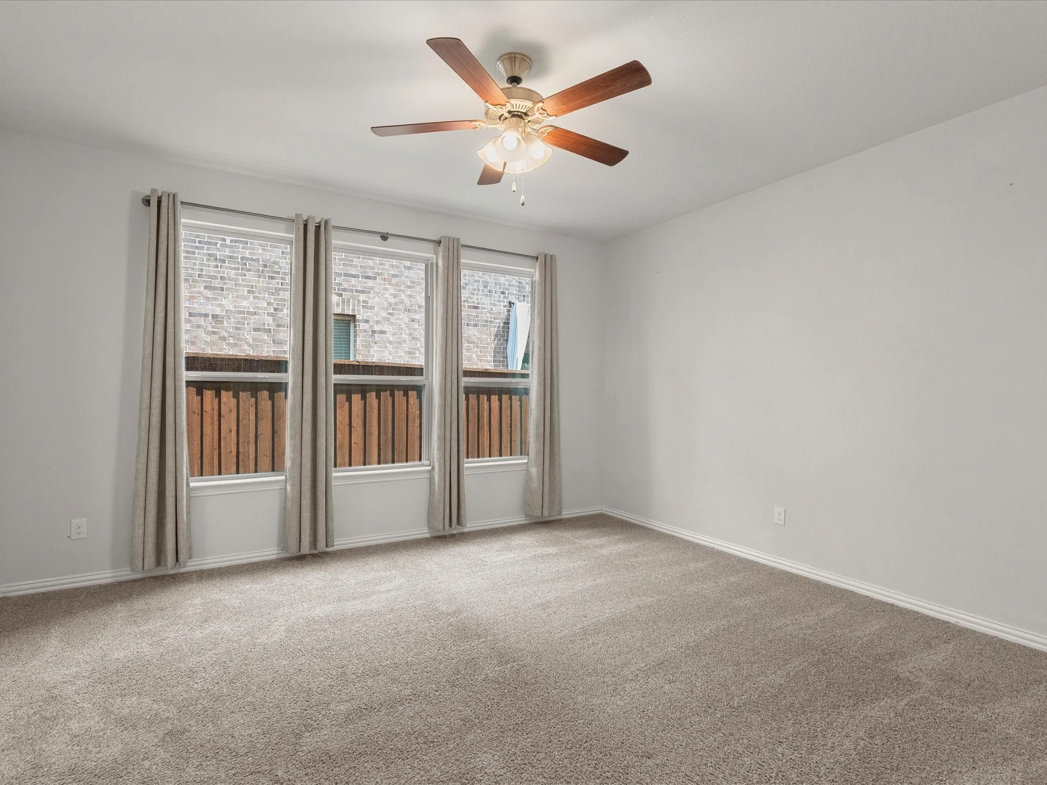 Single Family Residence For Rent in Denton County , 2036 Barx Drive, Little Elm, Texas 75068, 3 Bedroom, 3 Bathroom, 2 Garage spaces, 2,532 Sqft, built in 2019, mls#21369453, Real Estate Agent in Little Elm, Homes For Rent in Denton county, Homes For Rent in Little Elm, Realtor in Little Elm Texas, Real Estate Brokerage Independent Realty Texas, Luminita Cordes Realtor