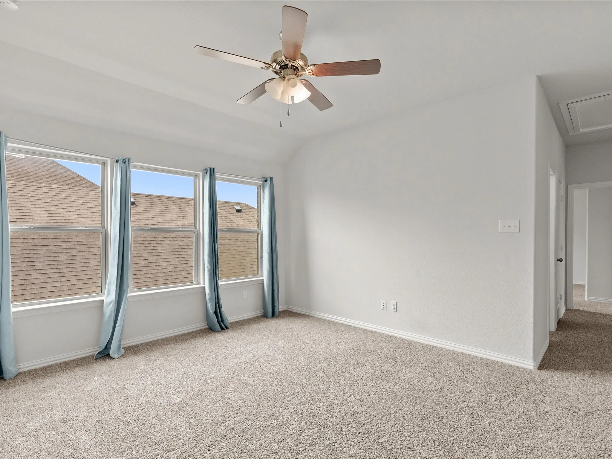 Single Family Residence For Rent in Denton County , 2036 Barx Drive, Little Elm, Texas 75068, 3 Bedroom, 3 Bathroom, 2 Garage spaces, 2,532 Sqft, built in 2019, mls#21369453, Real Estate Agent in Little Elm, Homes For Rent in Denton county, Homes For Rent in Little Elm, Realtor in Little Elm Texas, Real Estate Brokerage Independent Realty Texas, Luminita Cordes Realtor