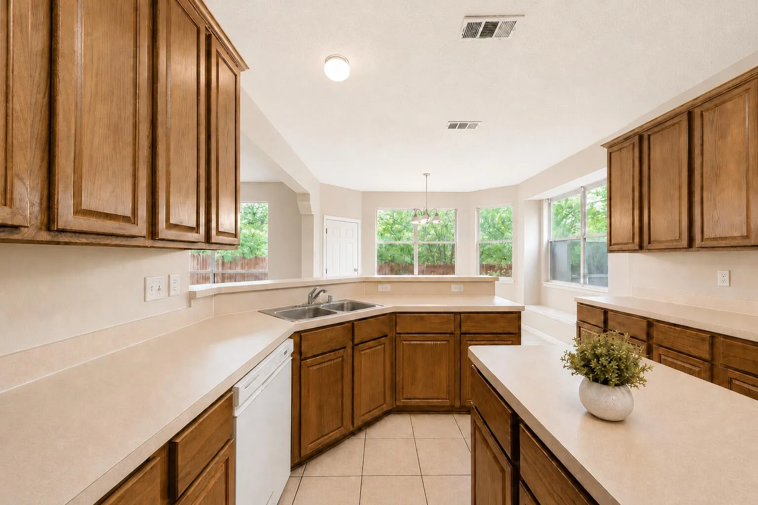 Single Family Residence For Sale in Dallas County , 6119 Widgeon Court, Sachse, Texas 75048, 5 Bedroom, 3 Bathroom, 2 Garage spaces, 2,939 Sqft, built in 2001, mls#21370725, Real Estate Agent in Sachse, Homes For Sale in Dallas county, Homes For Sale in Sachse, Realtor in Sachse Texas, Real Estate Brokerage Independent Realty Texas, Luminita Cordes Realtor