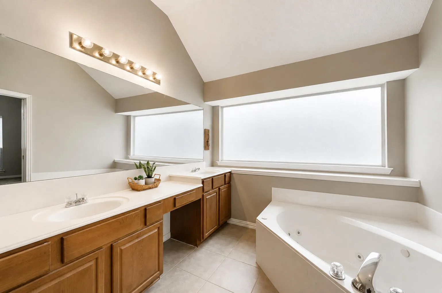 Single Family Residence For Sale in Dallas County , 6119 Widgeon Court, Sachse, Texas 75048, 5 Bedroom, 3 Bathroom, 2 Garage spaces, 2,939 Sqft, built in 2001, mls#21370725, Real Estate Agent in Sachse, Homes For Sale in Dallas county, Homes For Sale in Sachse, Realtor in Sachse Texas, Real Estate Brokerage Independent Realty Texas, Luminita Cordes Realtor