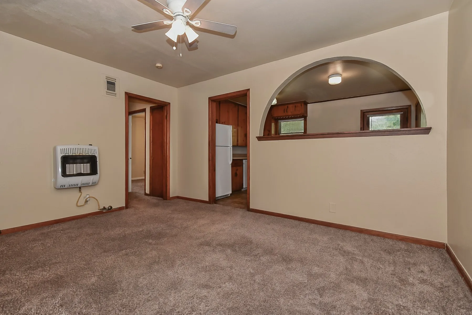 Single Family Residence For Sale in Hunt County , 3103 Poplar Street, Greenville, Texas 75402, 2 Bedroom, 1 Bathroom, 1 Garage spaces, 855 Sqft, built in 1960, mls#21361659, Real Estate Agent in Greenville, Homes For Sale in Hunt county, Homes For Sale in Greenville, Realtor in Greenville Texas, Real Estate Brokerage Independent Realty Texas, Luminita Cordes Realtor