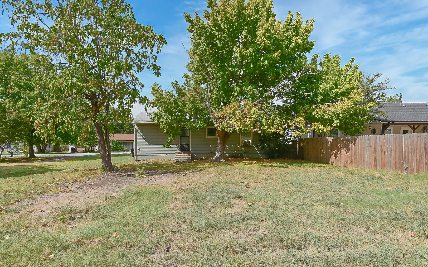 Single Family Residence For Sale in Hunt County , 3103 Poplar Street, Greenville, Texas 75402, 2 Bedroom, 1 Bathroom, 1 Garage spaces, 855 Sqft, built in 1960, mls#21361659, Real Estate Agent in Greenville, Homes For Sale in Hunt county, Homes For Sale in Greenville, Realtor in Greenville Texas, Real Estate Brokerage Independent Realty Texas, Luminita Cordes Realtor