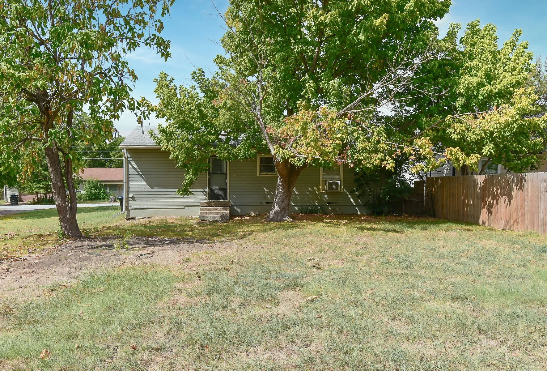 Single Family Residence For Sale in Hunt County , 3103 Poplar Street, Greenville, Texas 75402, 2 Bedroom, 1 Bathroom, 1 Garage spaces, 855 Sqft, built in 1960, mls#21361659, Real Estate Agent in Greenville, Homes For Sale in Hunt county, Homes For Sale in Greenville, Realtor in Greenville Texas, Real Estate Brokerage Independent Realty Texas, Luminita Cordes Realtor