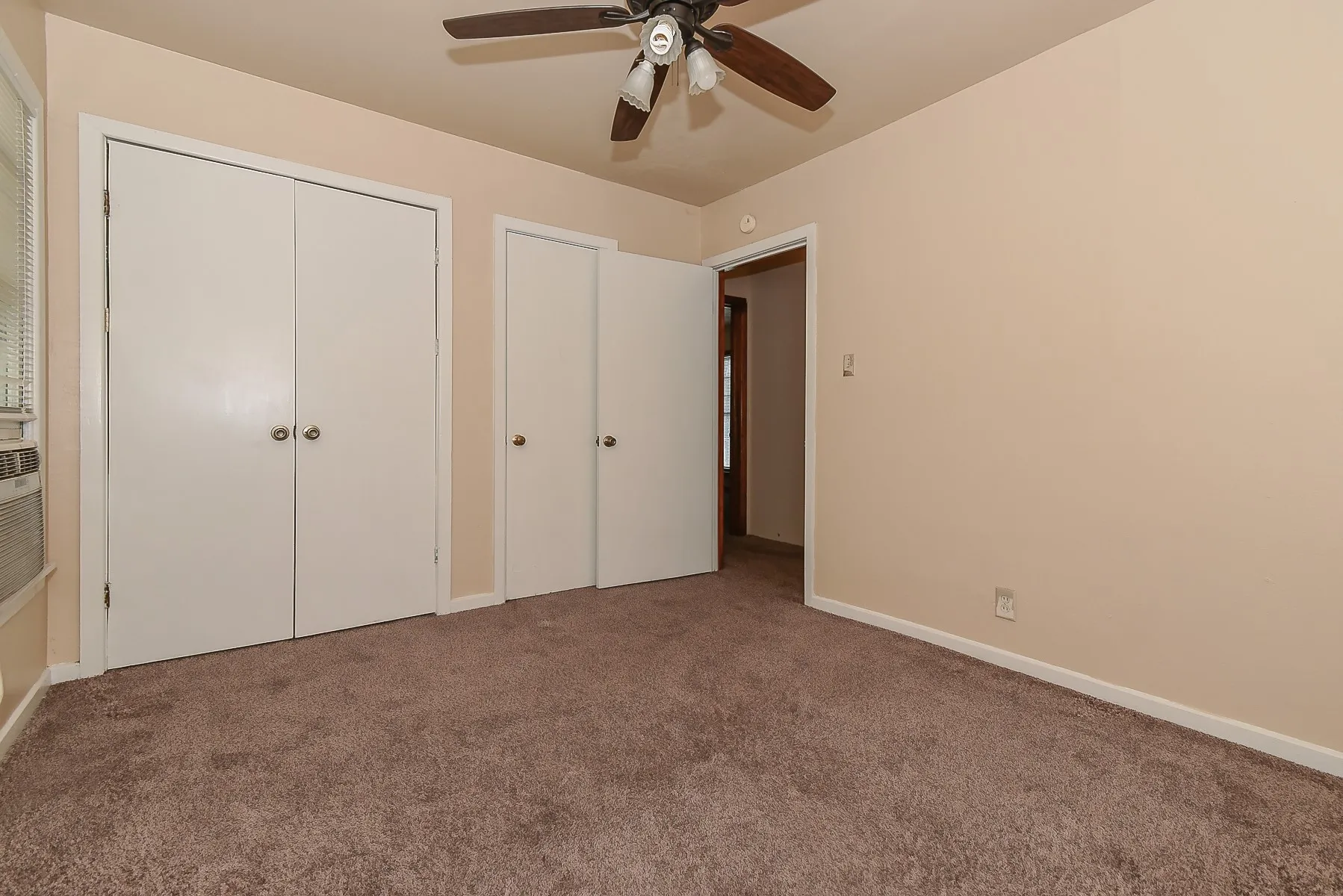 Single Family Residence For Sale in Hunt County , 3103 Poplar Street, Greenville, Texas 75402, 2 Bedroom, 1 Bathroom, 1 Garage spaces, 855 Sqft, built in 1960, mls#21361659, Real Estate Agent in Greenville, Homes For Sale in Hunt county, Homes For Sale in Greenville, Realtor in Greenville Texas, Real Estate Brokerage Independent Realty Texas, Luminita Cordes Realtor